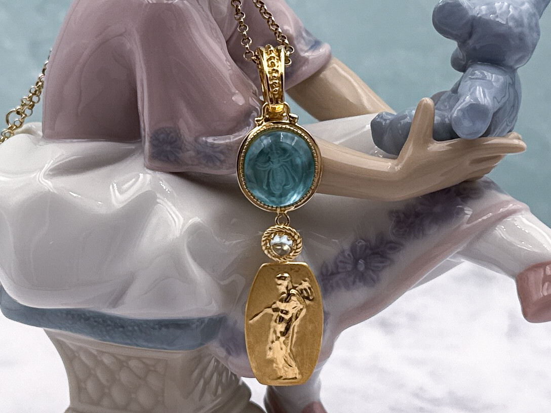 TAGLIAMONTE (2331E) 925SS/YGP Venetian Intaglio Pendant*Busy Bee*Reg.$240