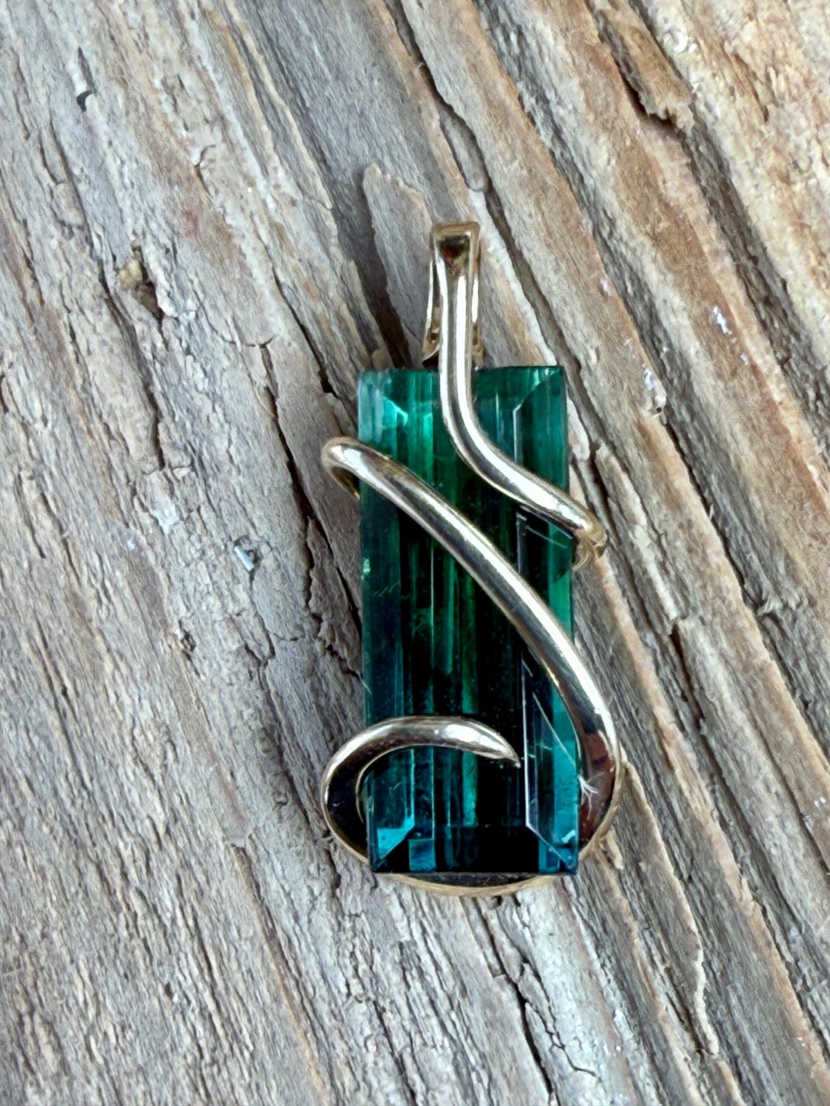 4.71ct Tourmaline Brazil Green Faceted Forged 14K Yellow Gold Pendant Total Wt
