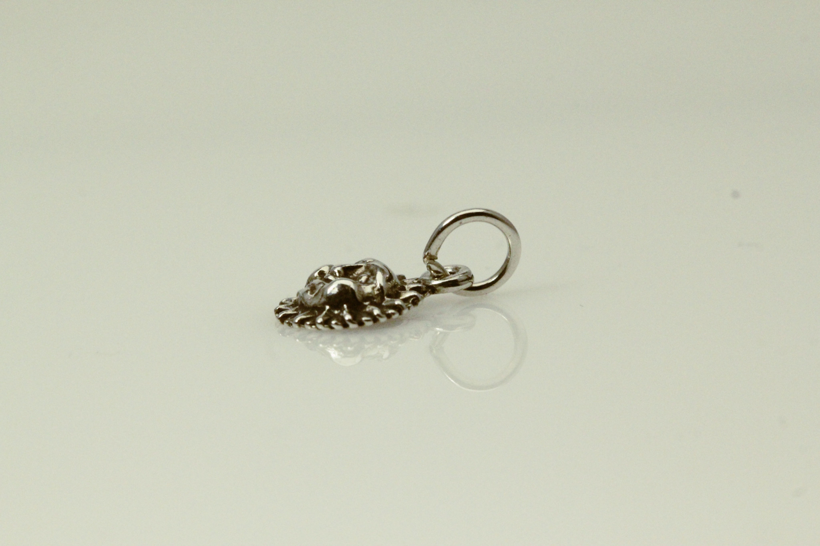 925 Sterling Silver Small Smiling Sun Charm 0.6 Grams (PEN9158)