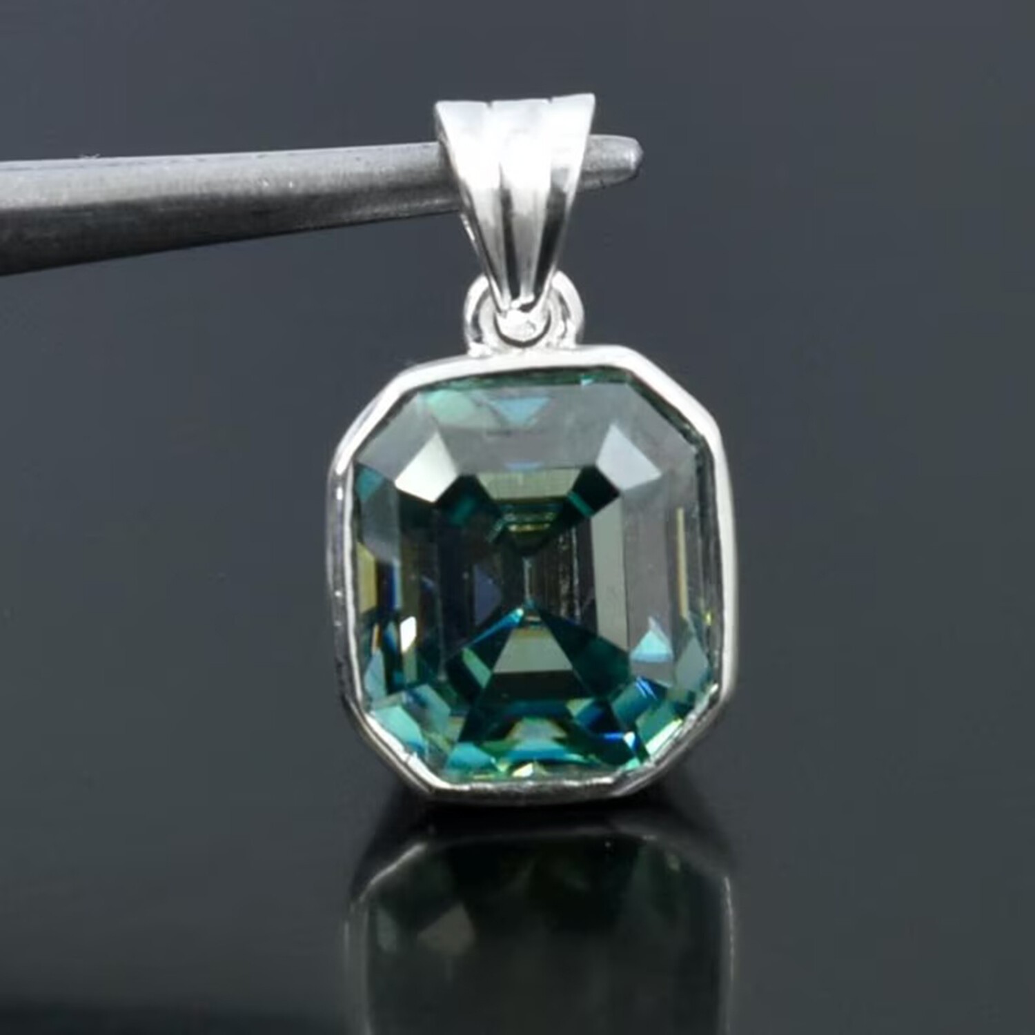 Solitaire Royal Blue Emerald Diamond Pendant 19.4Ct 925 Sterling Silver Luxury