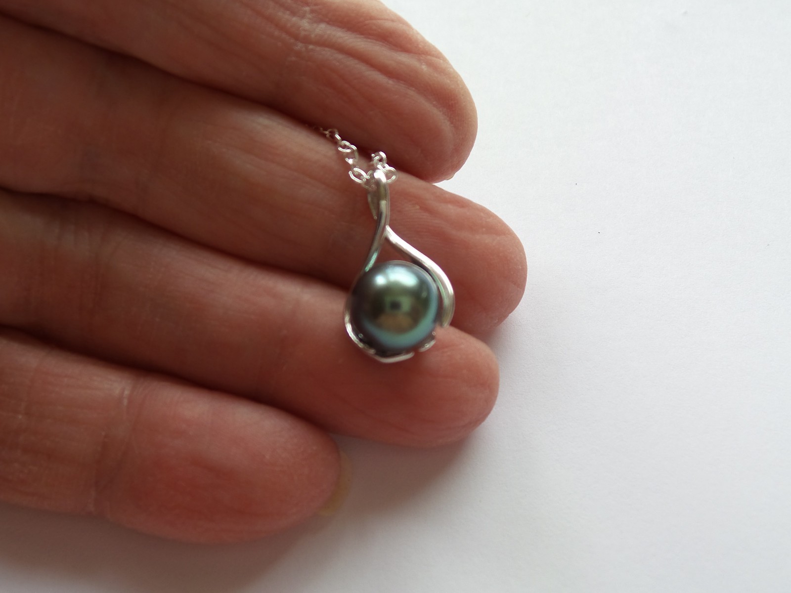 RARE TAHITIAN GREEN BLUE PEARL NECKLACE