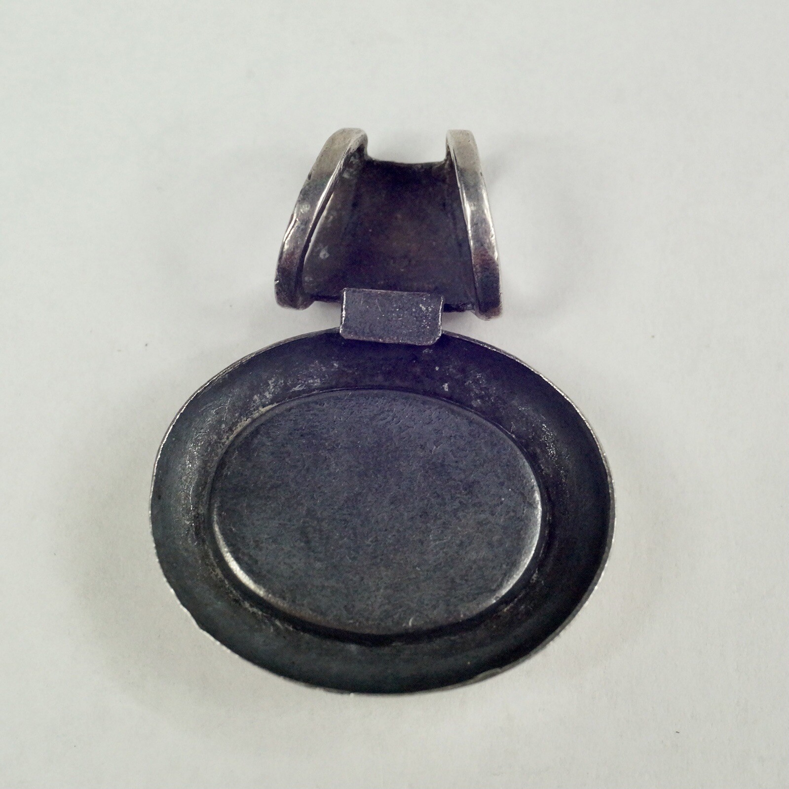 sterling silver black resin or plastic cabochon oval pendant Thailand