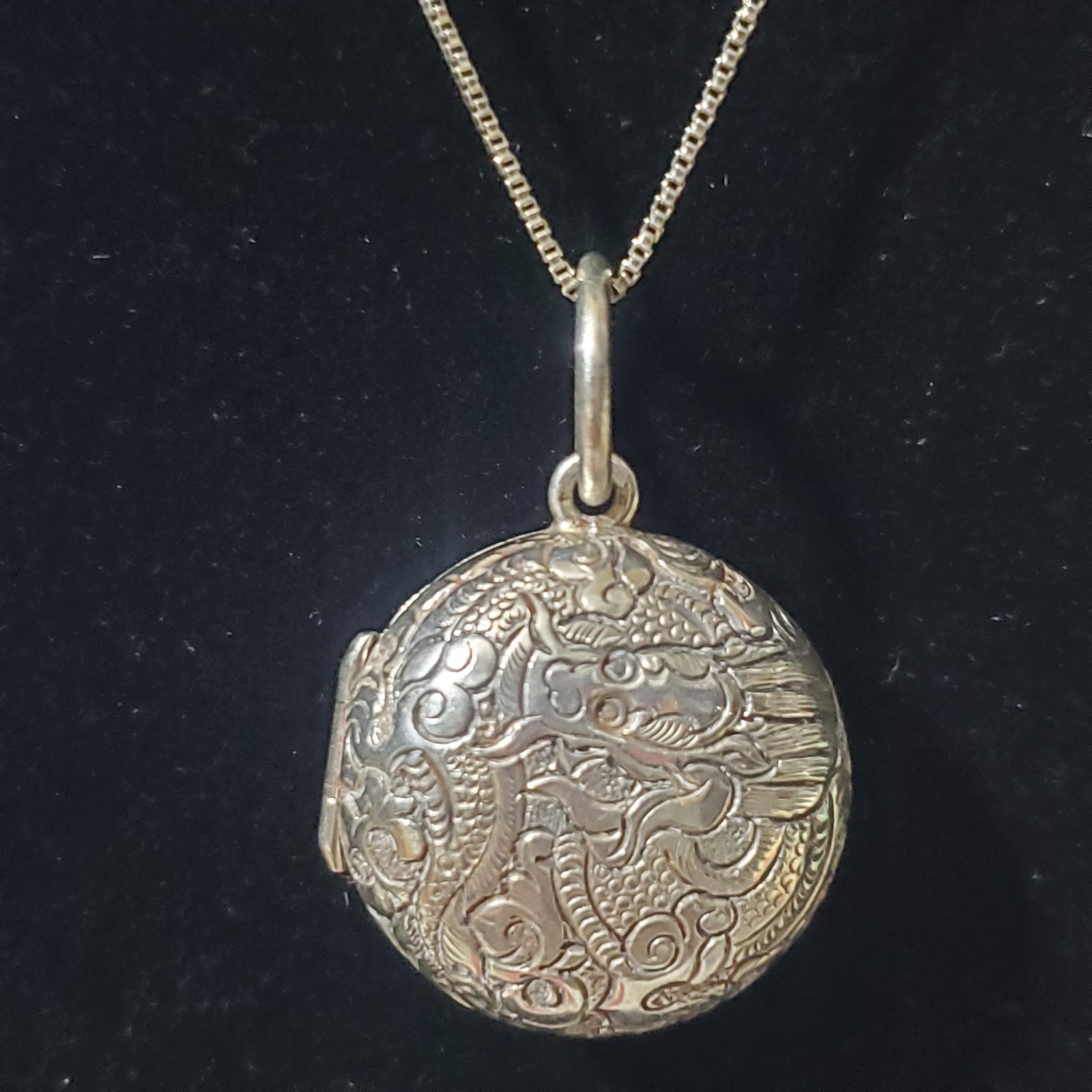 Vintage Silpada Sterling Silver Round Etched Dragon Locket with 32in Box Chain