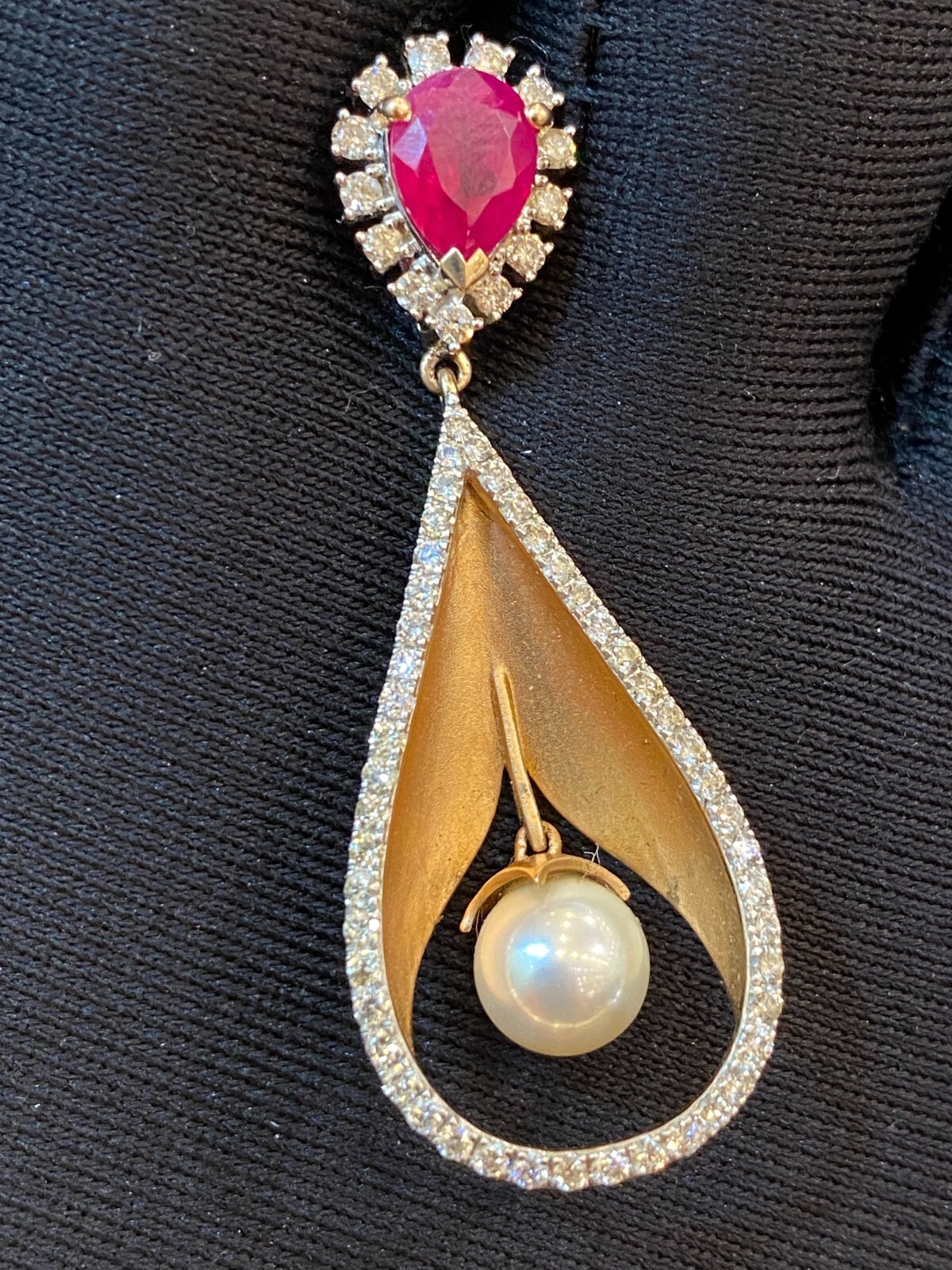 Pave 3.50 Cts Round Brilliant Cut Diamonds Ruby Pearl Pendant In Solid 14K Gold