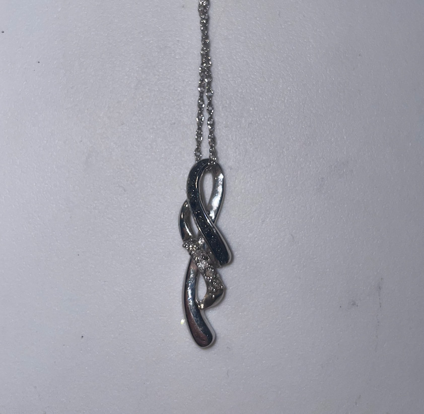 925 Sterling Silver with Black & White Diamonds Twist 18″ Pendant Necklace