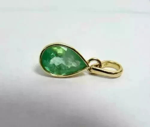4 Ct Pear Cut Green Emerald Solitaire Pendant 14K Yellow Gold Finish Free Chain