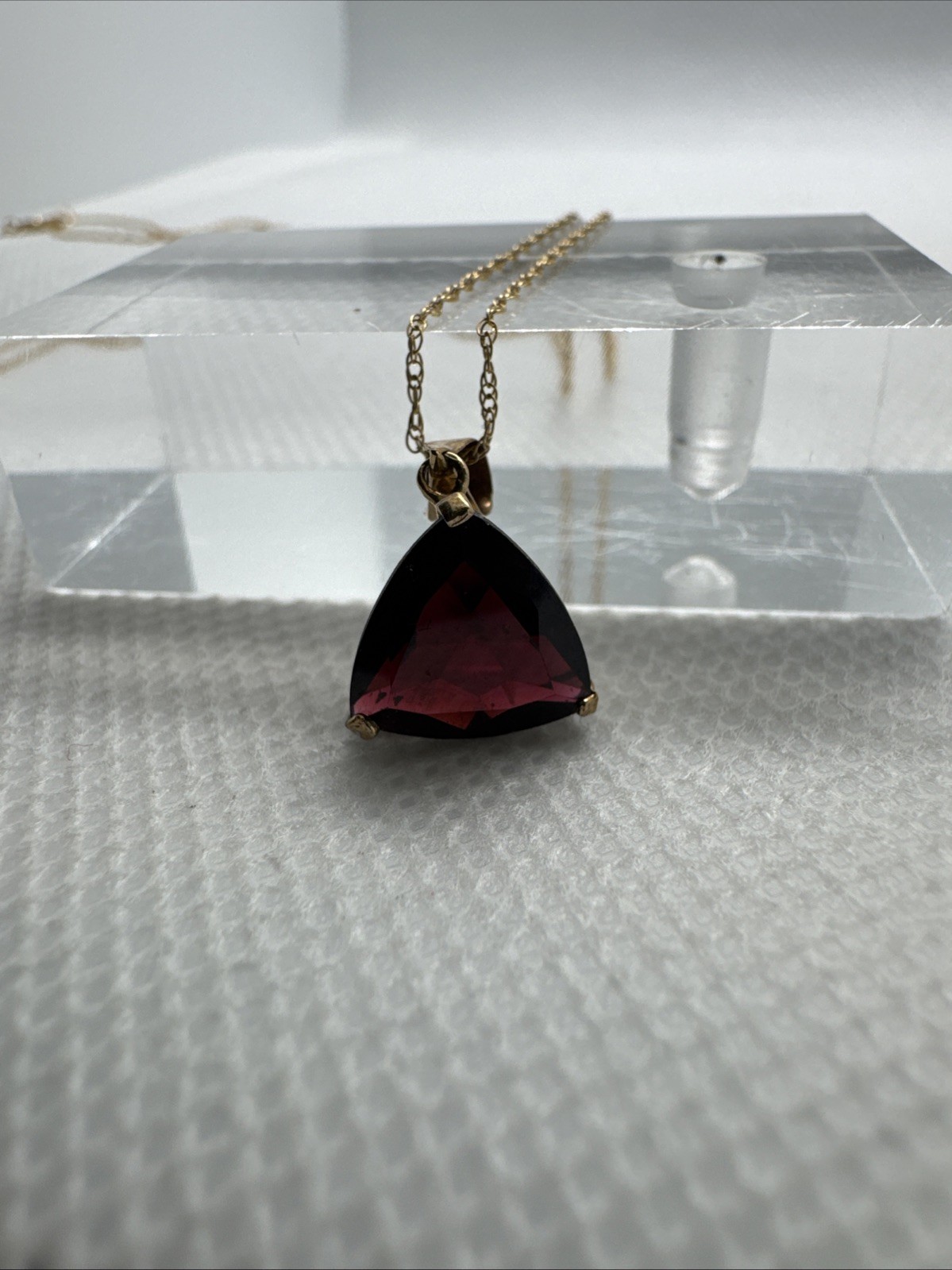 10K Yellow Gold Dark Red Trillion Cut Garnet Triangle Pendant Necklace 18”