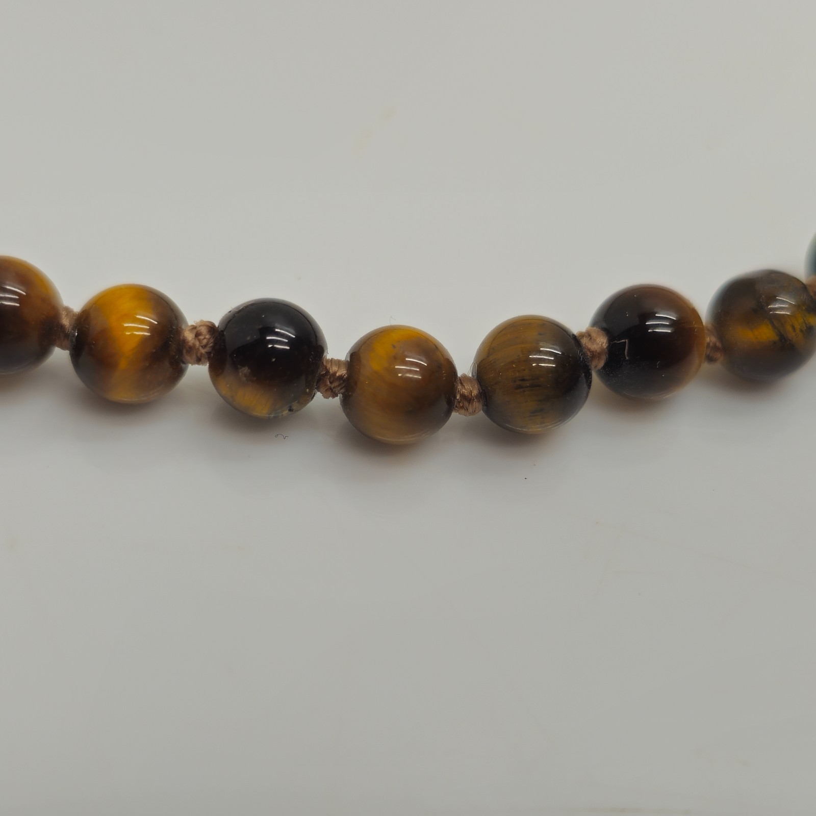 Tiger’s Eye Bead Necklace 17.5in Knotted Strand 10K Gold Clasp MP Signed Classic