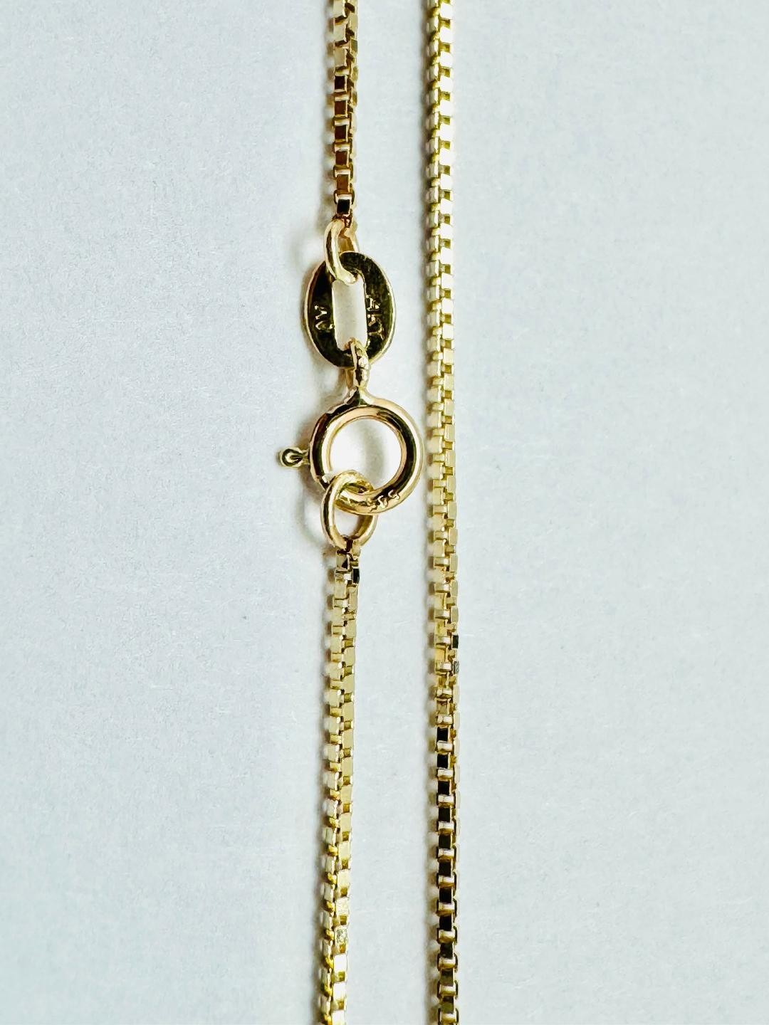 14K Solid Yellow Gold Box Chain 2.1 Grams W: 0.8 mm L: 18 inches (45 cm) 032