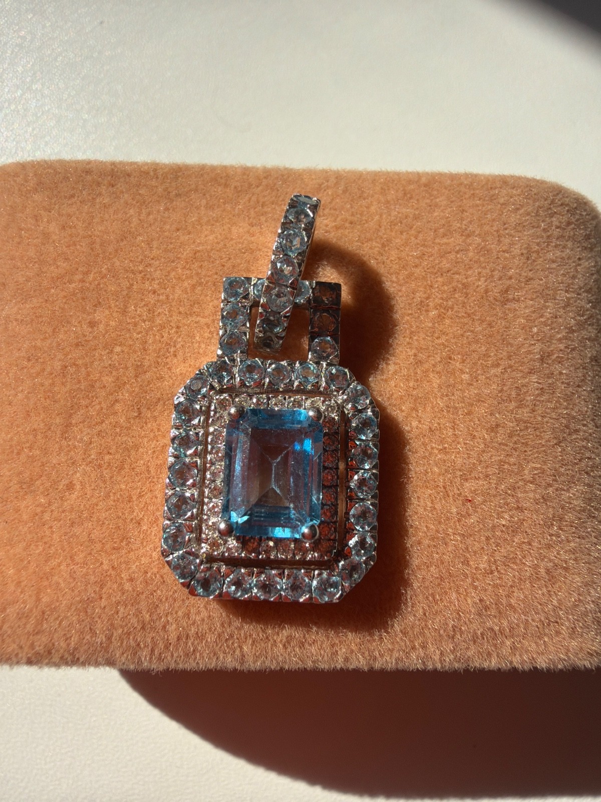 Beautiful 14K white gold blue topaz and diamond halo pendant in very good condit
