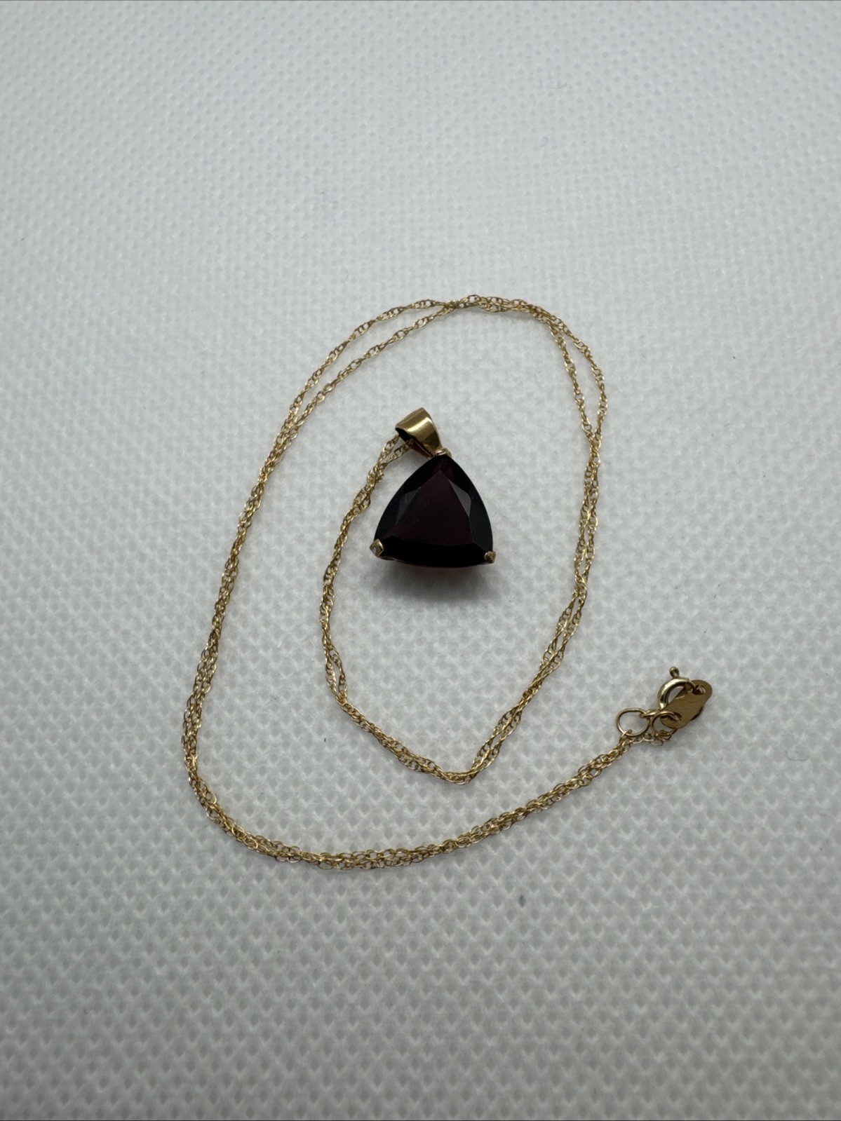 10K Yellow Gold Dark Red Trillion Cut Garnet Triangle Pendant Necklace 18”