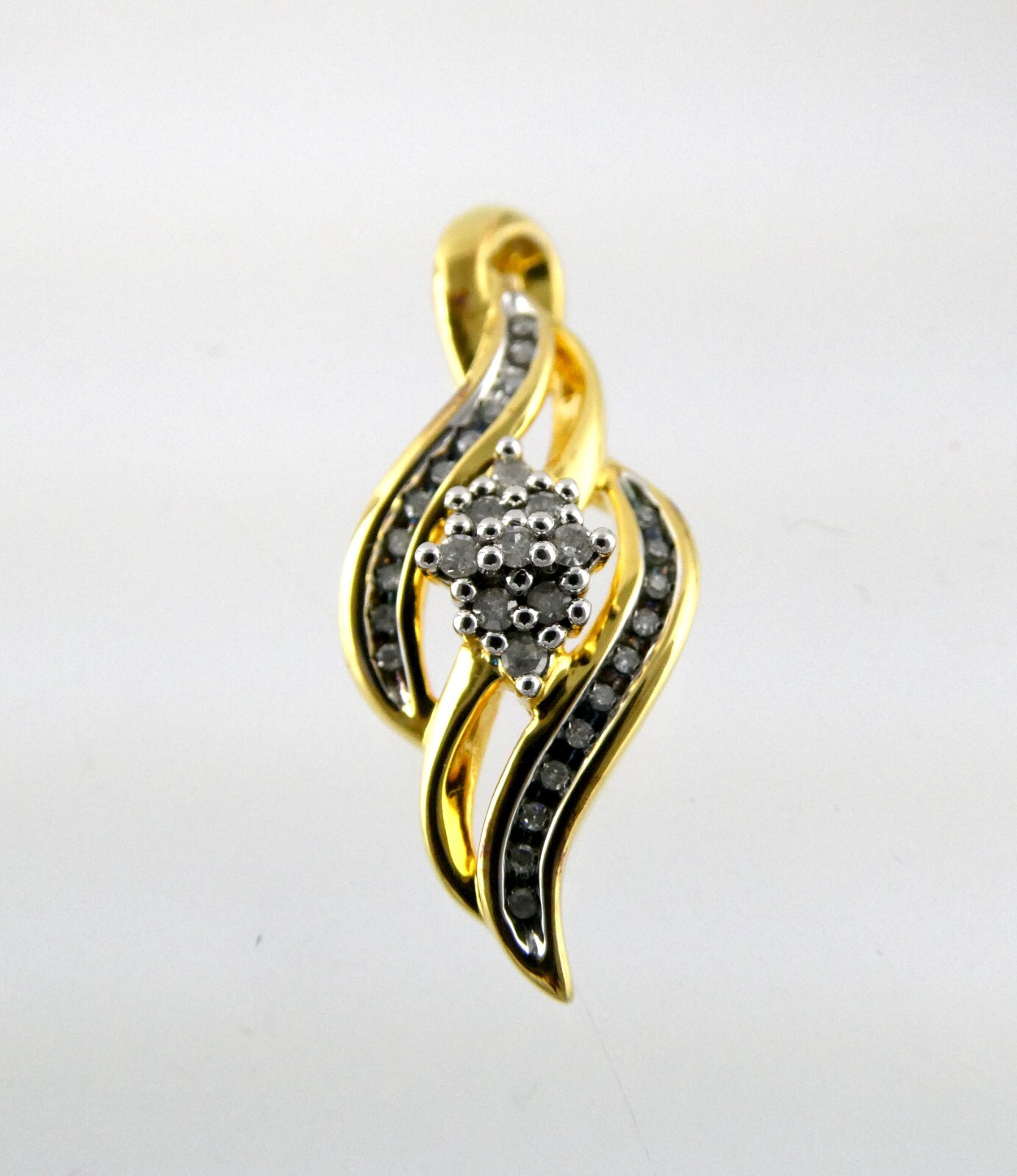SUN Gilded Sterling Silver Natural Tiny Diamond Studded Pendant 925 1.9g 7/8 In