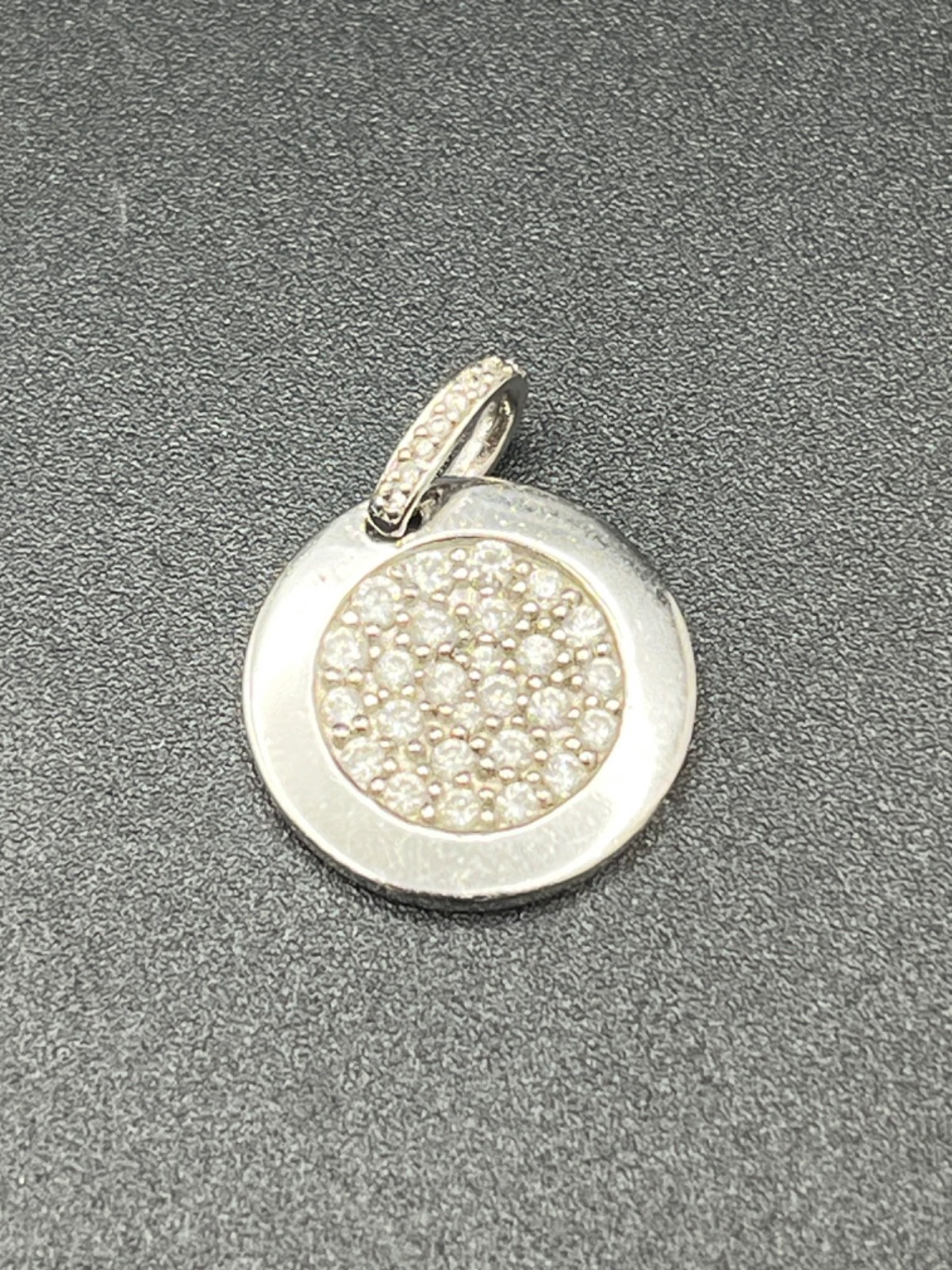 Silver Pave-set Crystals Round Disc Pendant Polish outer border 123