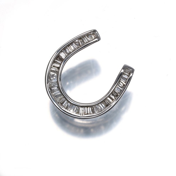 Diamond 0.20ct Tapered-cut Baguette-cut Horseshoe Pendant 18K 750 White Gold