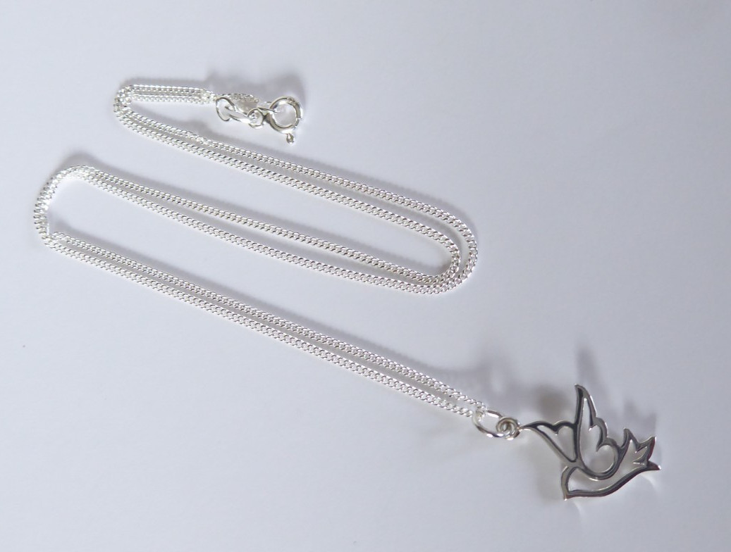 NEW Soaring Sparrow Bird Necklace Solid 925 Sterling Silver Pendant Bird 18″
