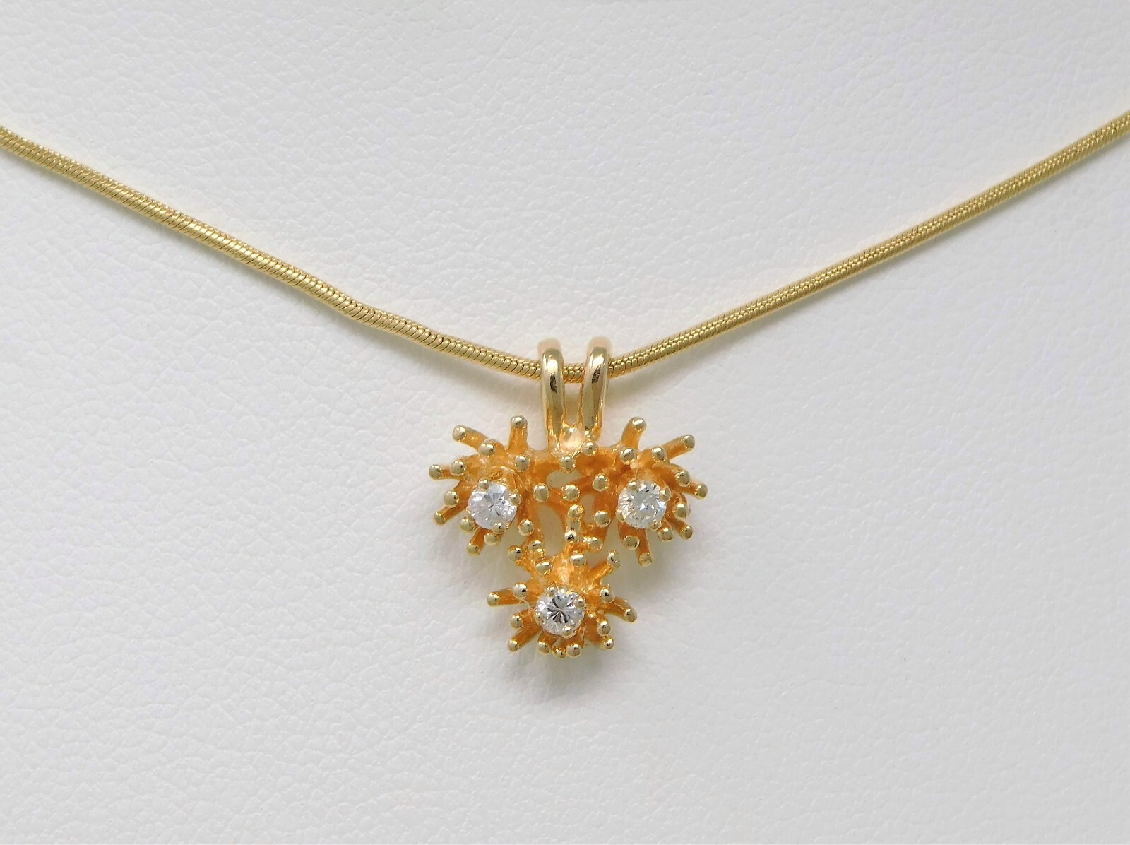 14 kt Gold 3 Stone Diamond Floral Motif Snake Chain Choker Necklace 16″ B4291