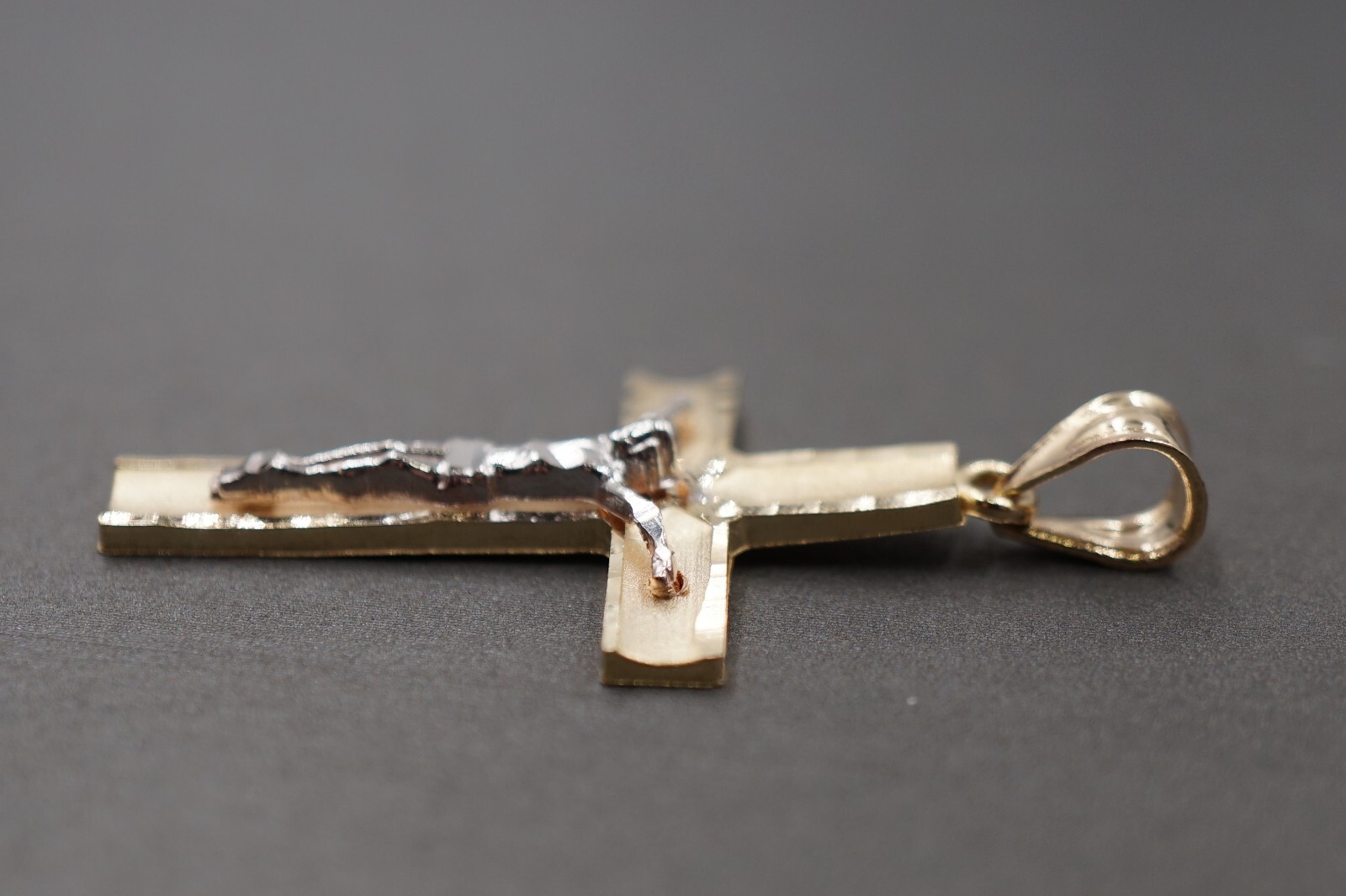 10K Solid Yellow Gold 1.5″ Two Tone Diamond Cut Charm Pendant.
