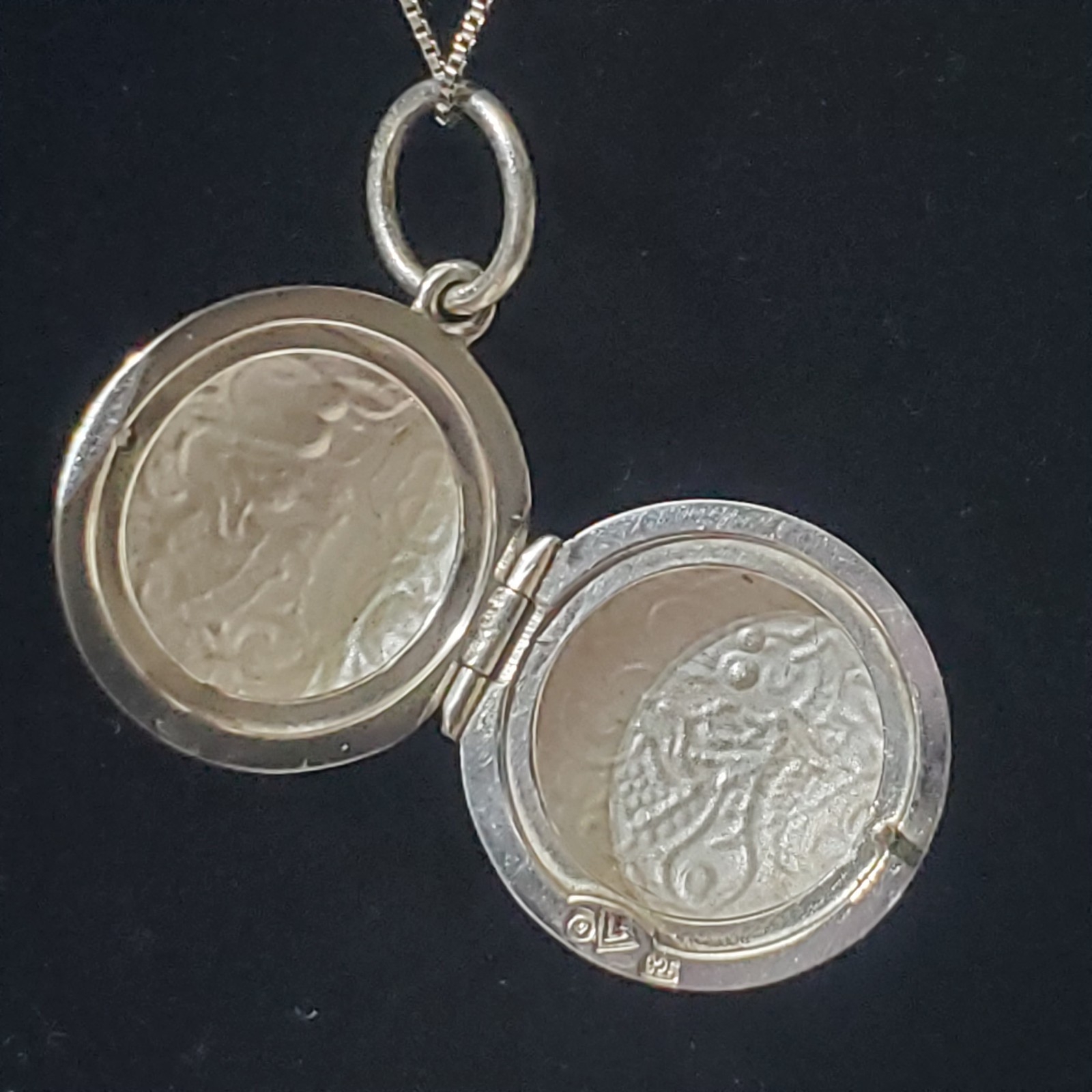 Vintage Silpada Sterling Silver Round Etched Dragon Locket with 32in Box Chain