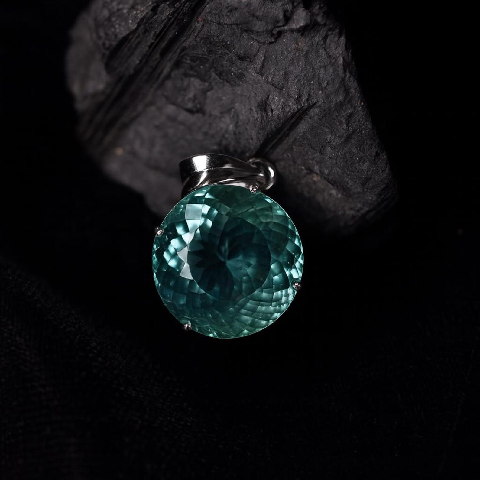 Natural Certified Green Sapphire 29 Ct Round Loose Gemstone Pendant 925 Silver