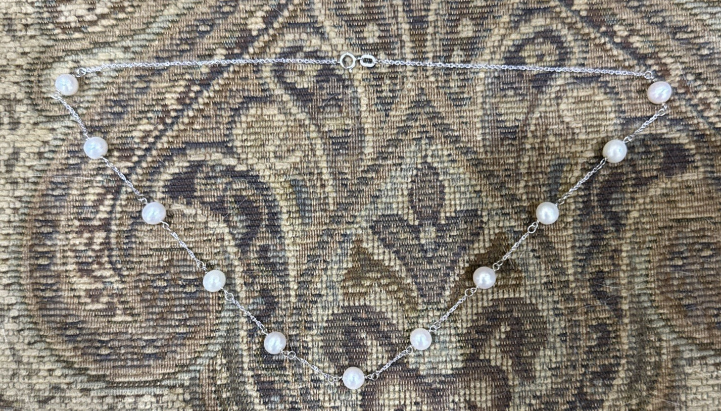 14k WG Chain,White 7.5mm Pearl Station Necklace 17,32 In. Made In Italy.