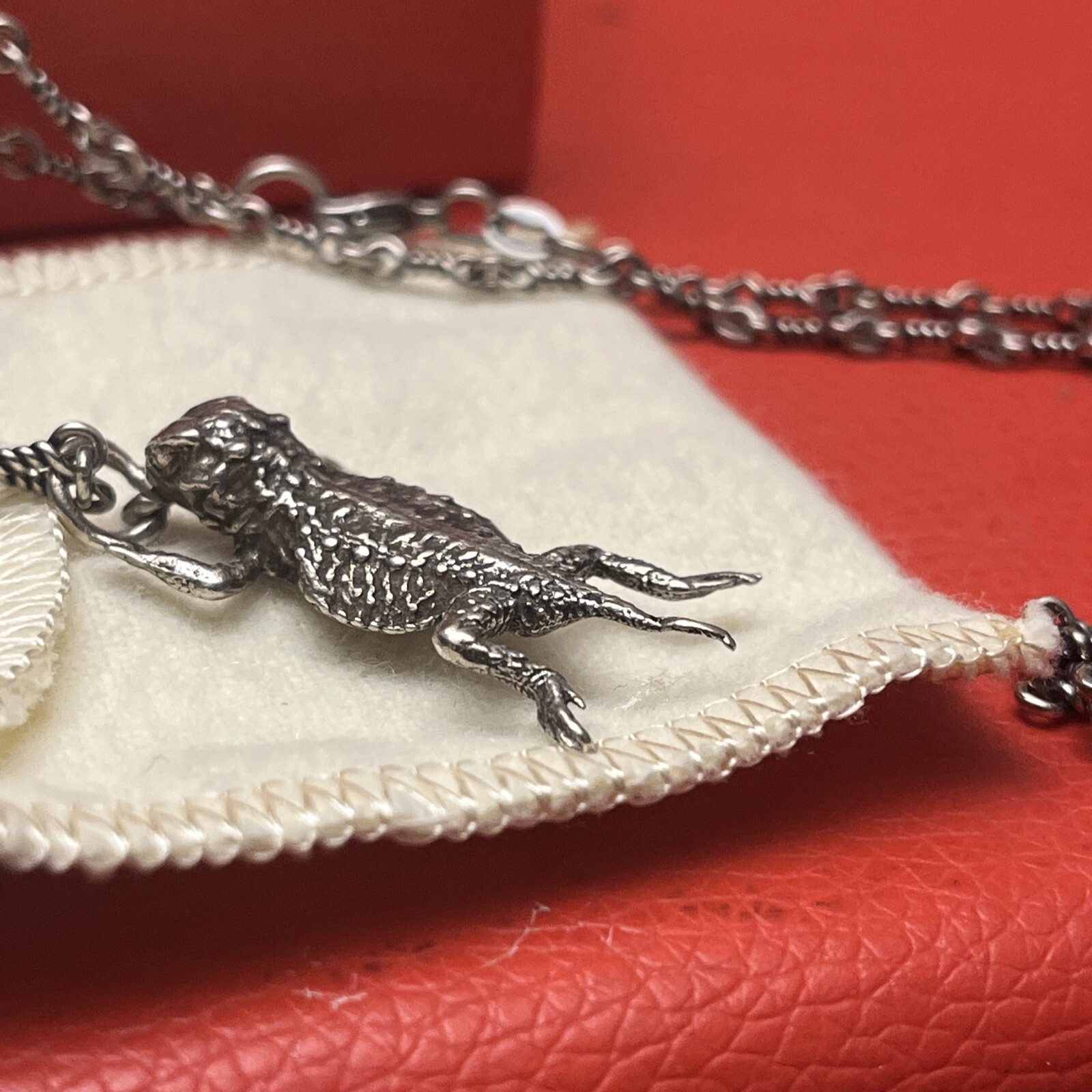 James Avery Twisted Link 36″ chain w/1 & 1/2 inch rare Horned Toad with BOX