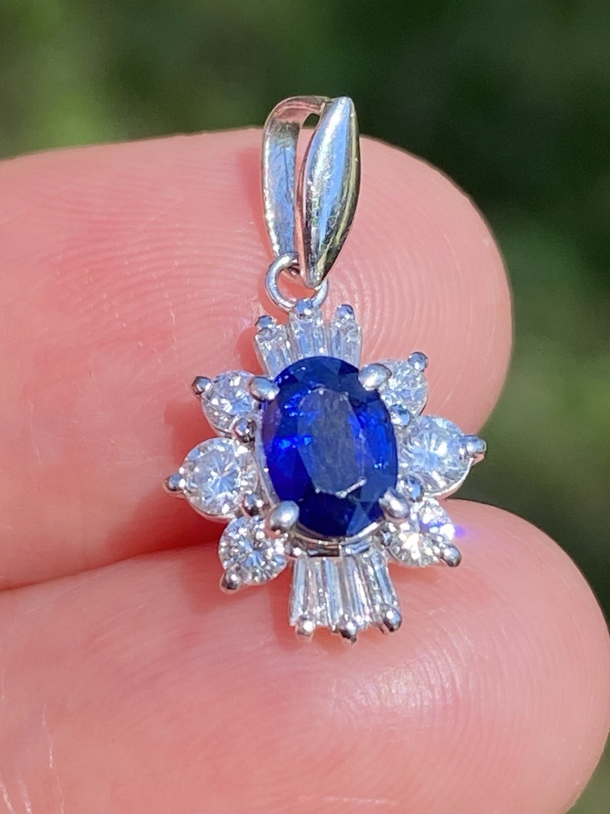 Beautiful 1.16CTW 100% Natural Quality Sapphire & VS Diamond Platinum Pendant