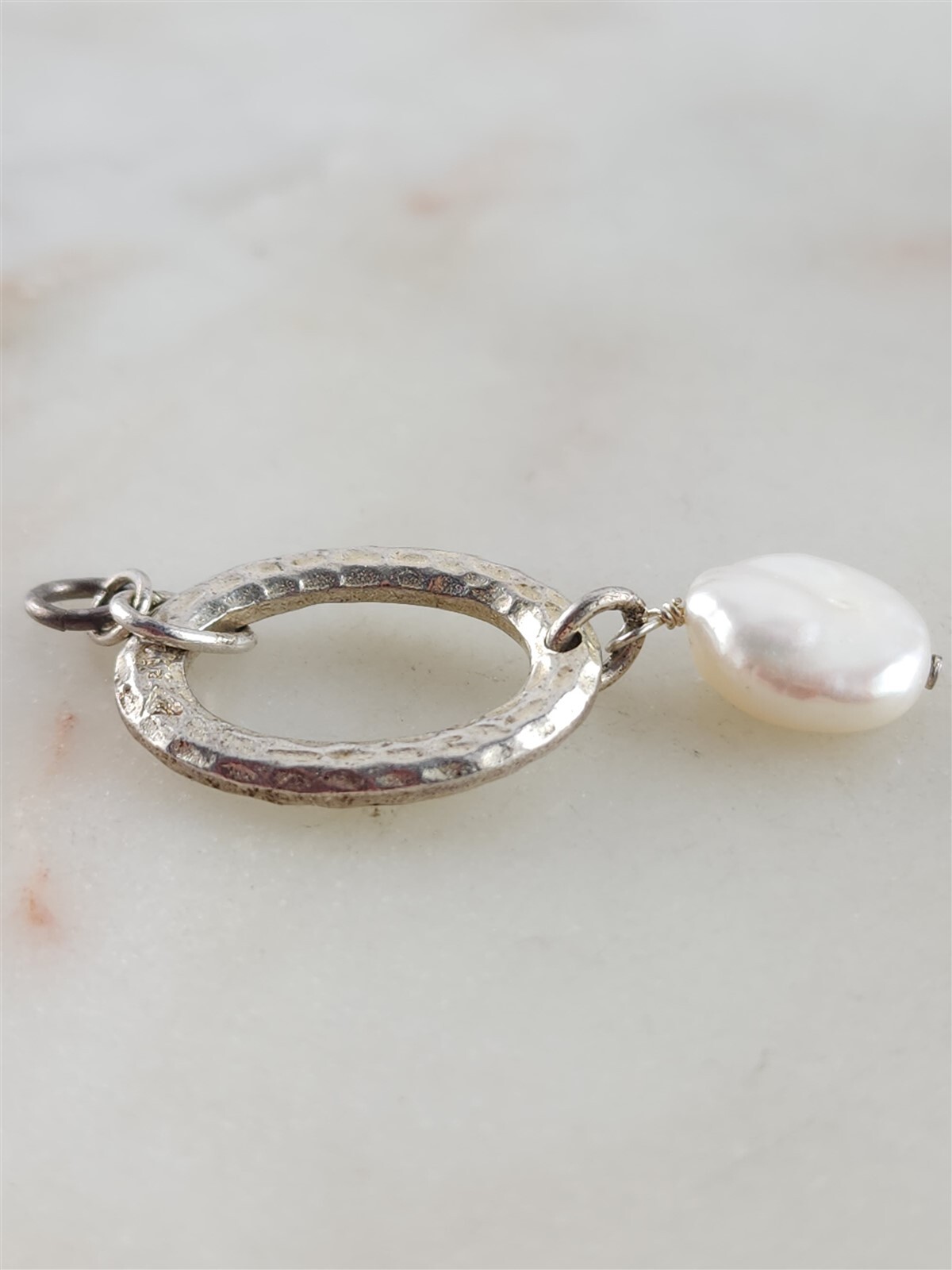 Silpada Vintage Sterling Flat White Pearl Hammered Silver Oval Pendant 3.4 Grams