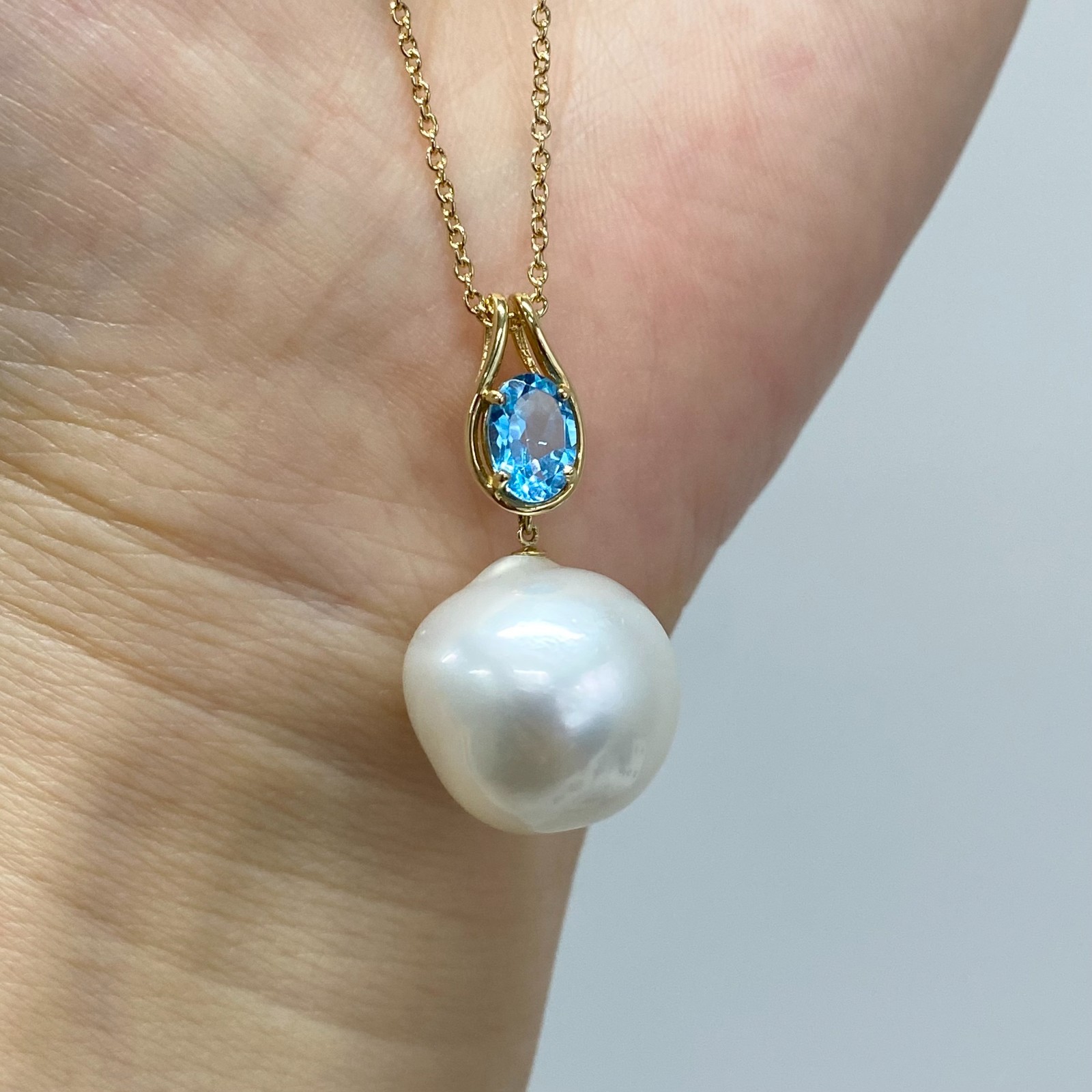 15.6mm Australia South Sea Pearl/Blue Quartz Pendant 18k Solid Yellow Gold