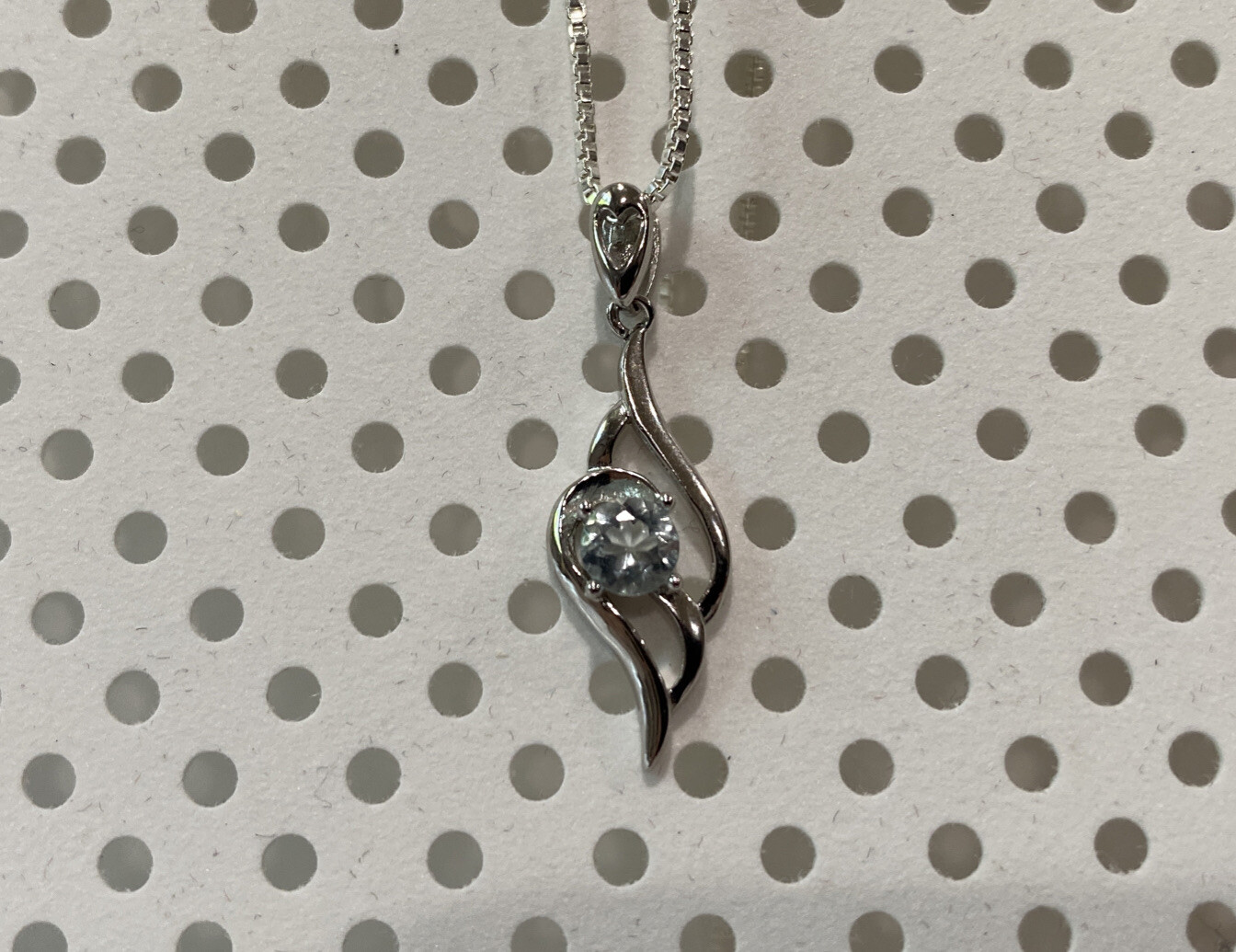 Very Delicate Solitaire Aquamarine Pendant Light Sky Blue Stone