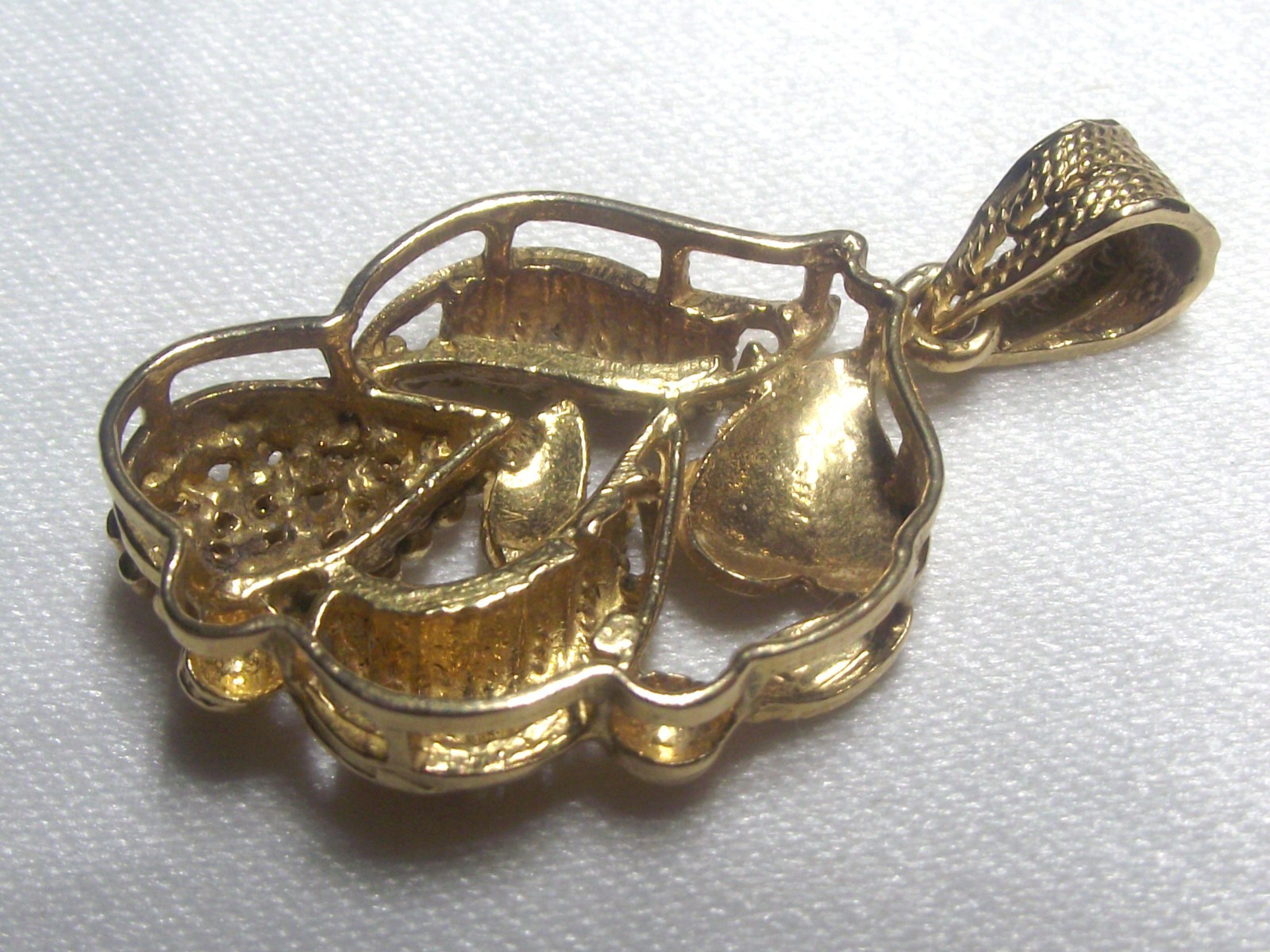 *** HIGH GRADE GOLD *** ? 18ct / 21ct ? FANCY Design PENDANT * approx 6GMS *