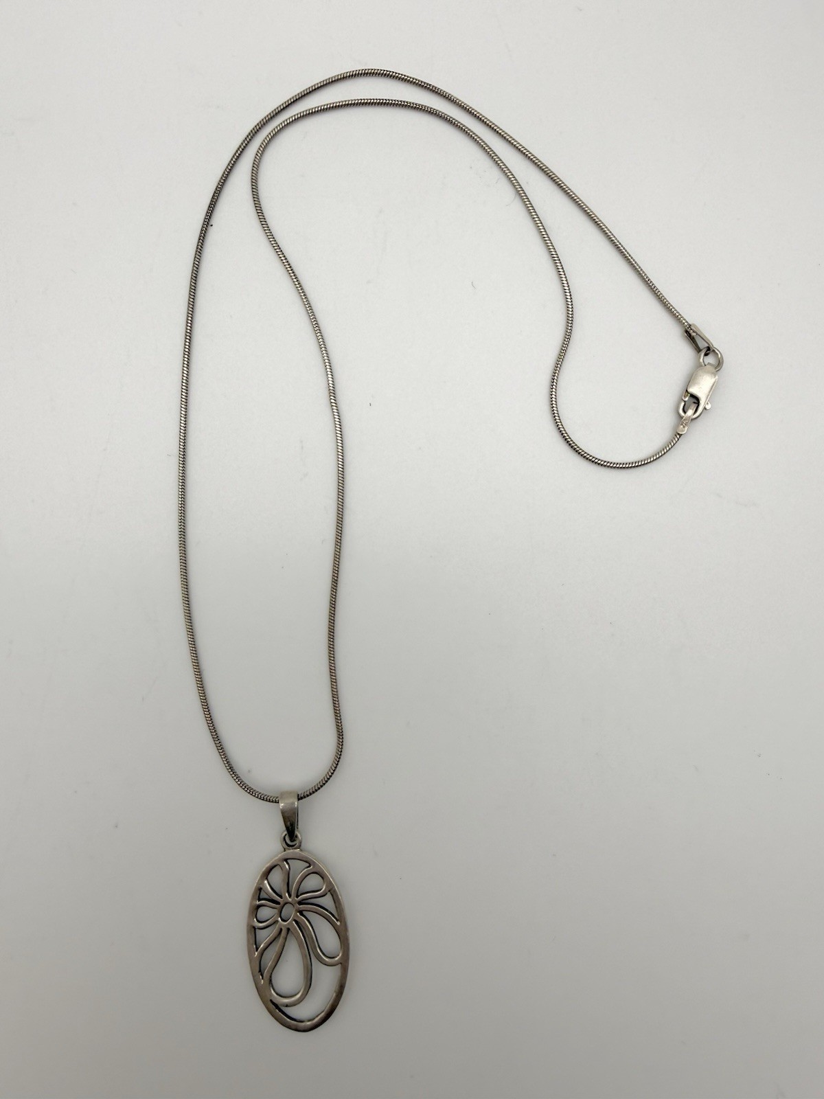 Oval Daisy Pendant + 18″ Snake Chain Stamped Silver 925 Italy Floral 6.51g
