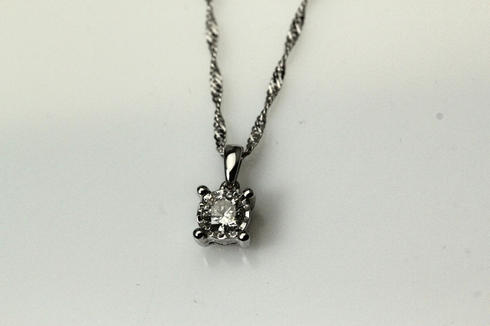 10K White Gold Diamond Solitaire 0.17 CTTW on a 18″ Twisted Chain 1.6 G(NEC4993)