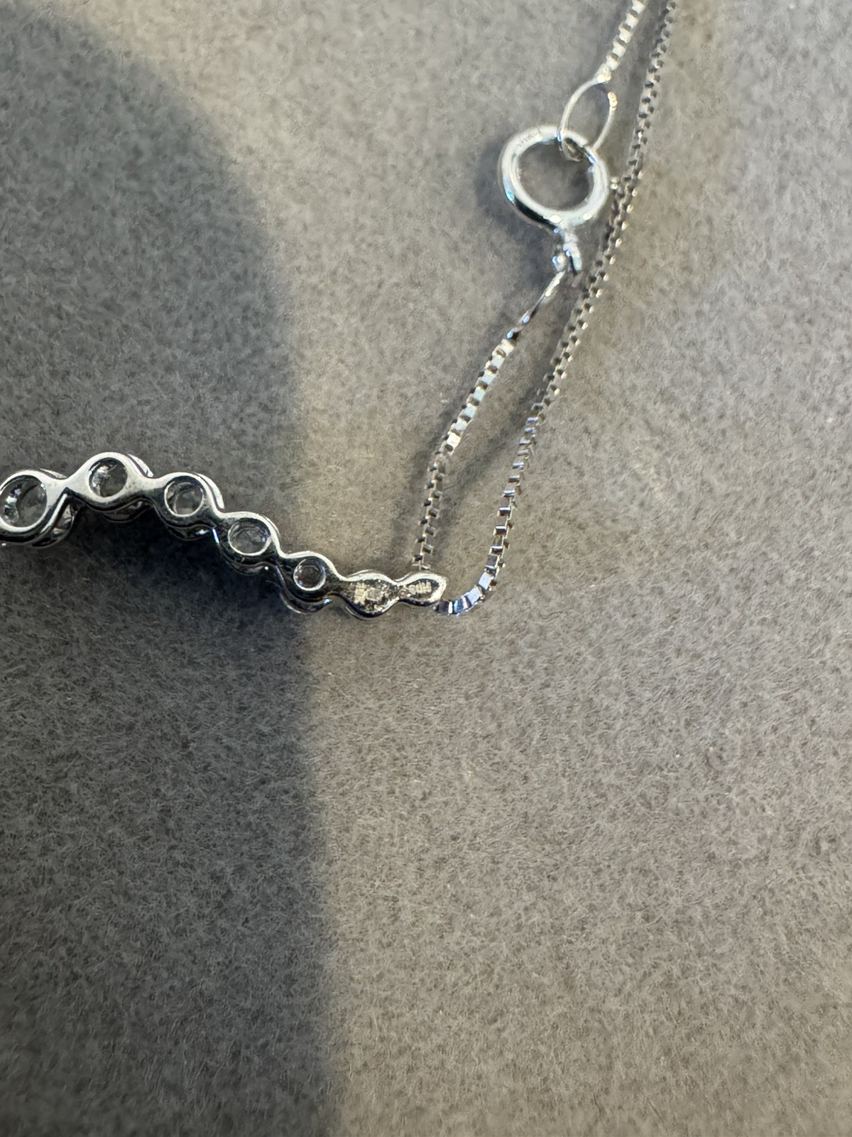 Helzberg Diamonds 10K White Gold 1/4 ct TW Round Diamond Journey Pendant