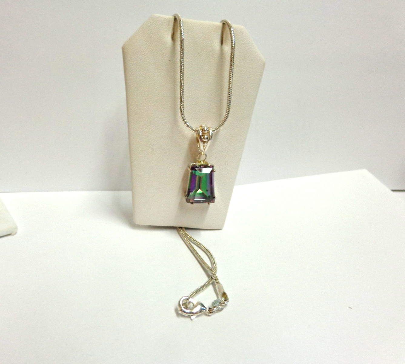 sterling silver mystic topaz necklace sz 21 in lg w/1.25 in pend/wgt 16 gr tcw 6