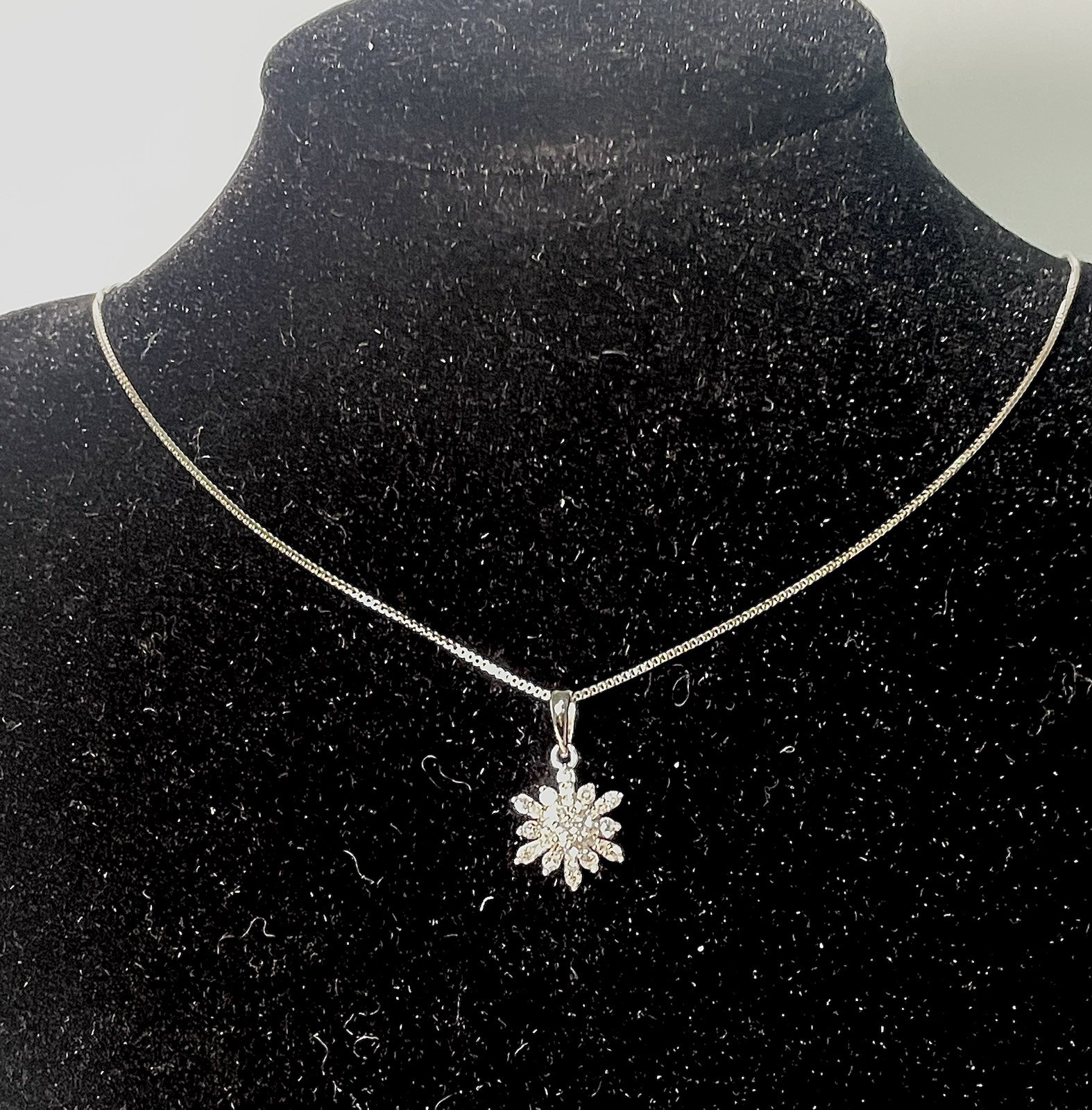 Silver Snowflake Pendant Necklace, 0.25 CTW Natural Diamonds, MPN 2930409