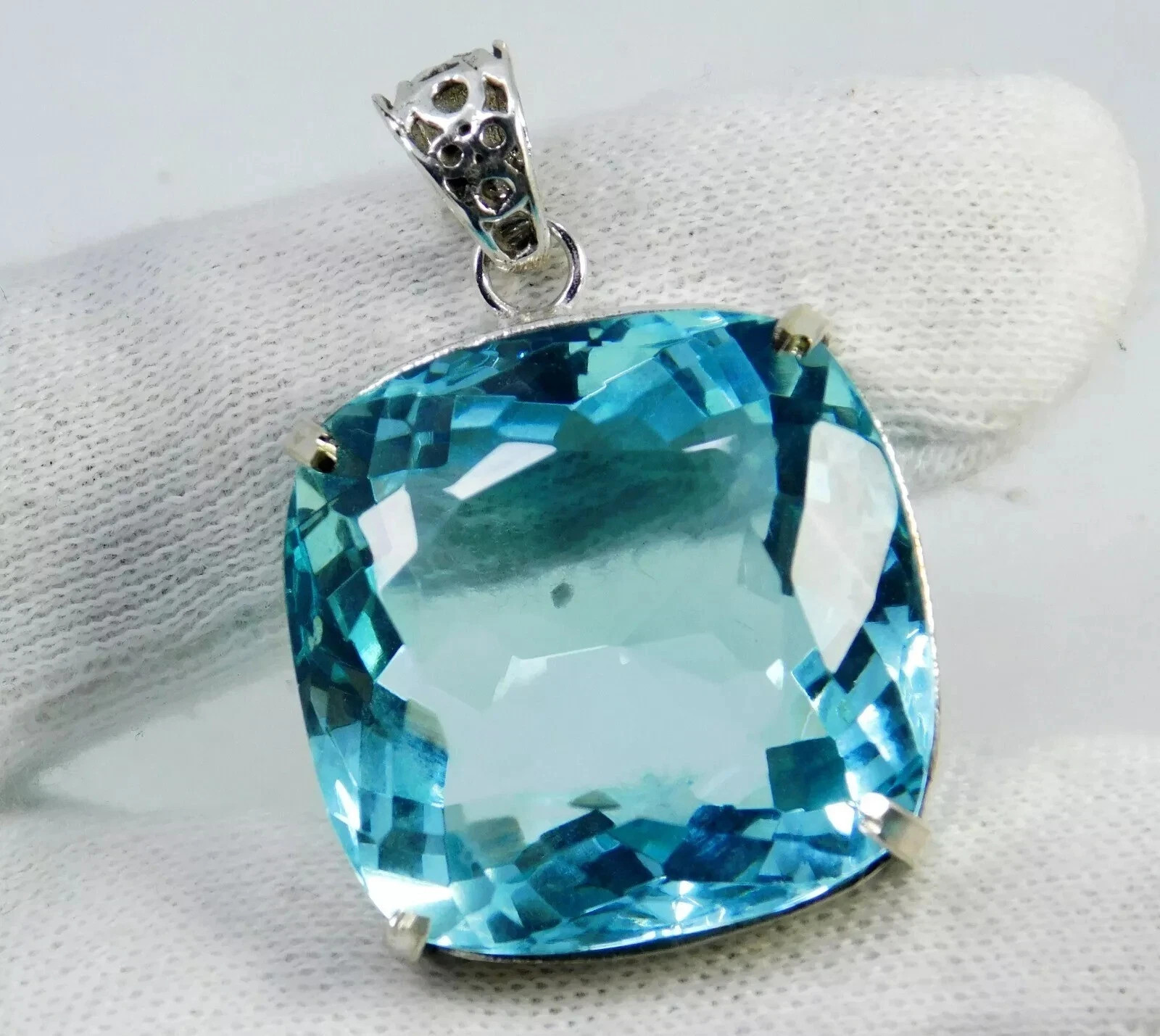 Certified Natural 98.6 Ct Natural Sky Blue Aquamarine Pendant Cushion Gemstone