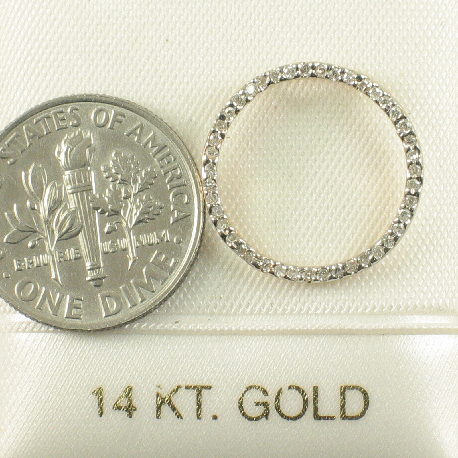Elegant & beautiful 14k Solid Yellow Gold Circle Diamond Pendant Necklace