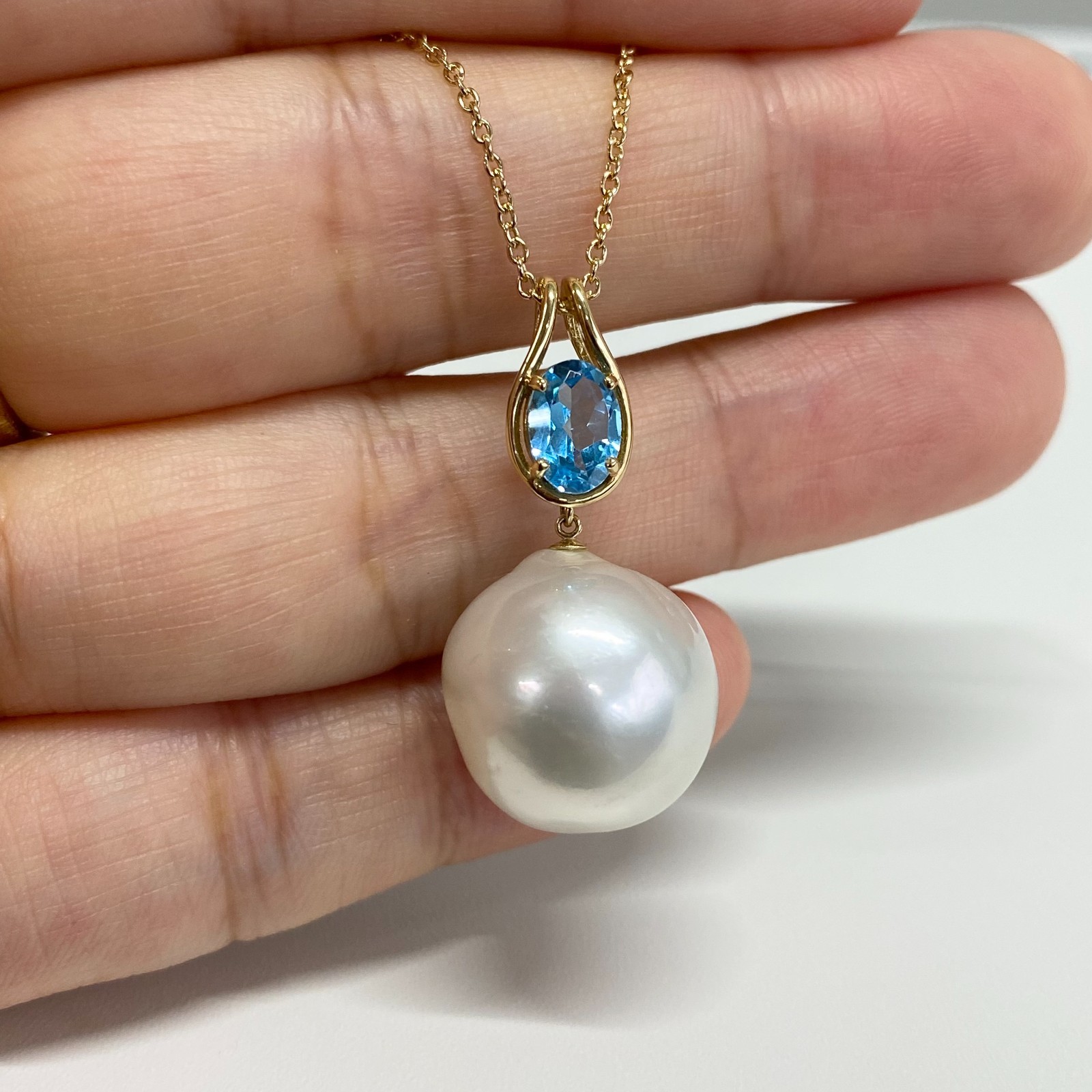 15.6mm Australia South Sea Pearl/Blue Quartz Pendant 18k Solid Yellow Gold