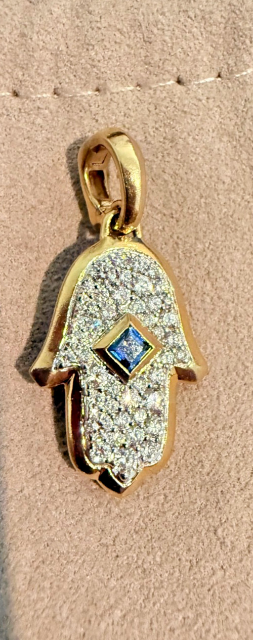 $2600 DAVID YURMAN HAMSA AMULET PENDANT 18K GOLD PAVE DIAMONDS & SAPPHIRE