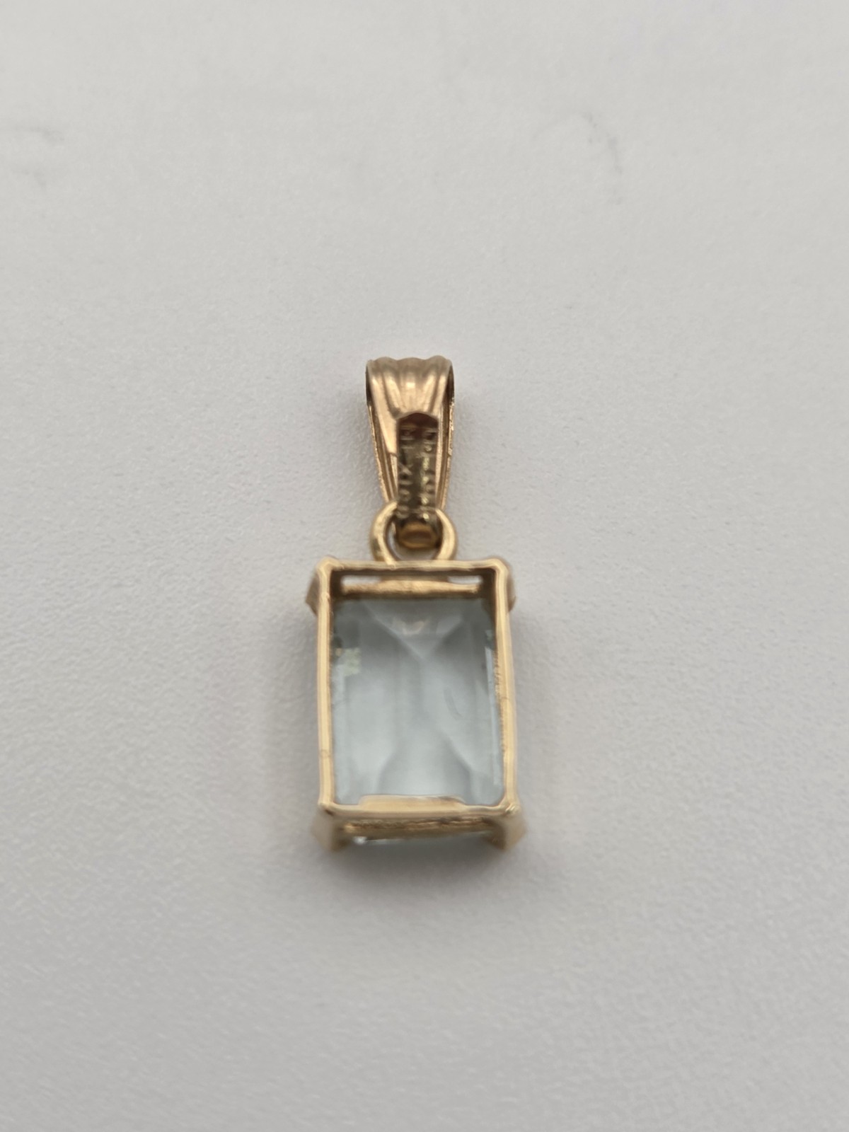 14K Yellow Gold Aquamarine Pendant Emerald-Cut 5 X 7 mm No Chain
