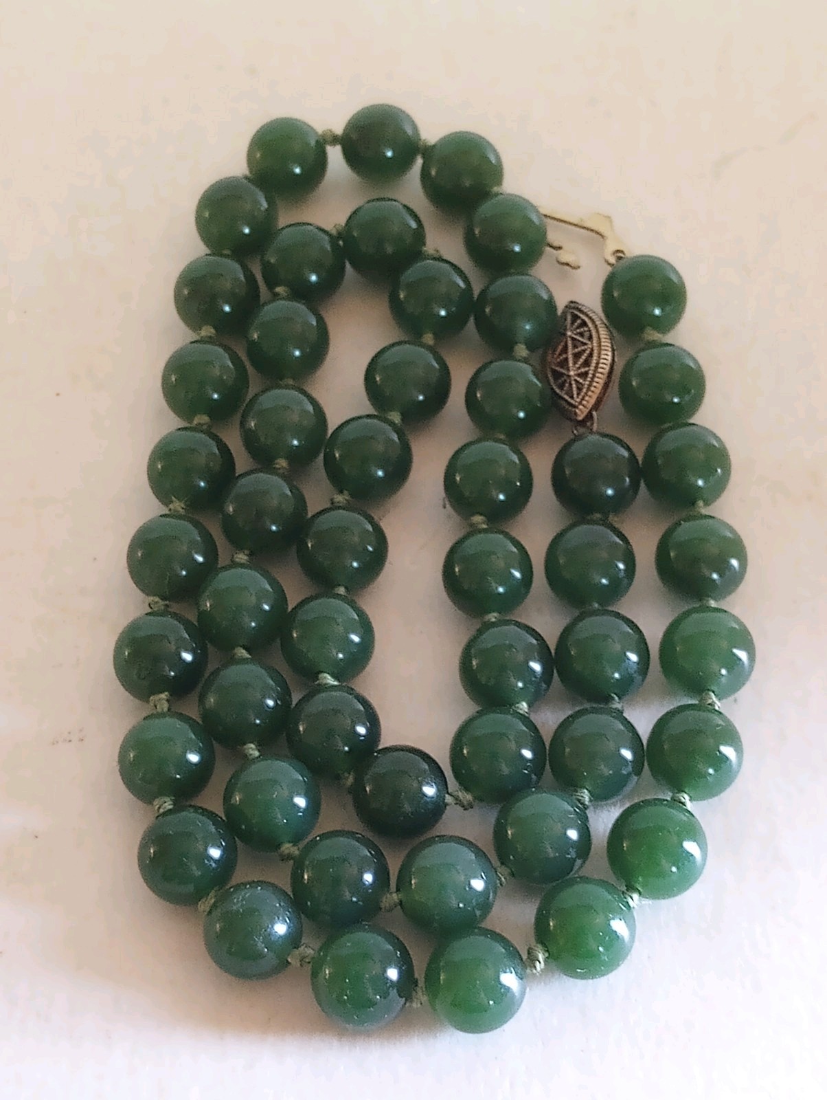 VINTAGE 14K/20 GF GREEN SPINACH NEPHRITE JADE NECKLACE 20″ 8 MM 40 GR FILIGREE