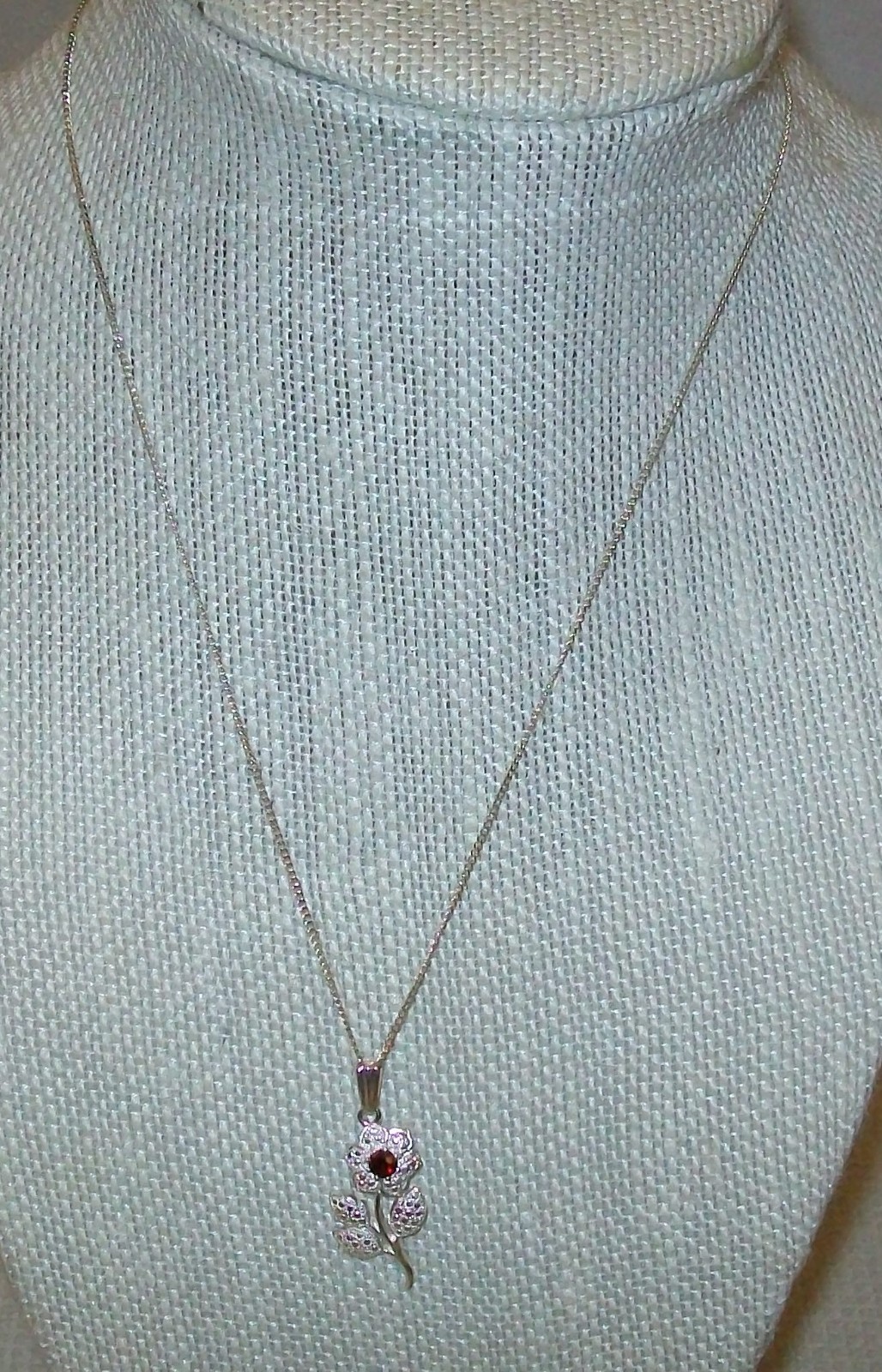 Vtg Sterling Silver Marked 925 Flower Pendant with Red Center Stone on 18″ Chain