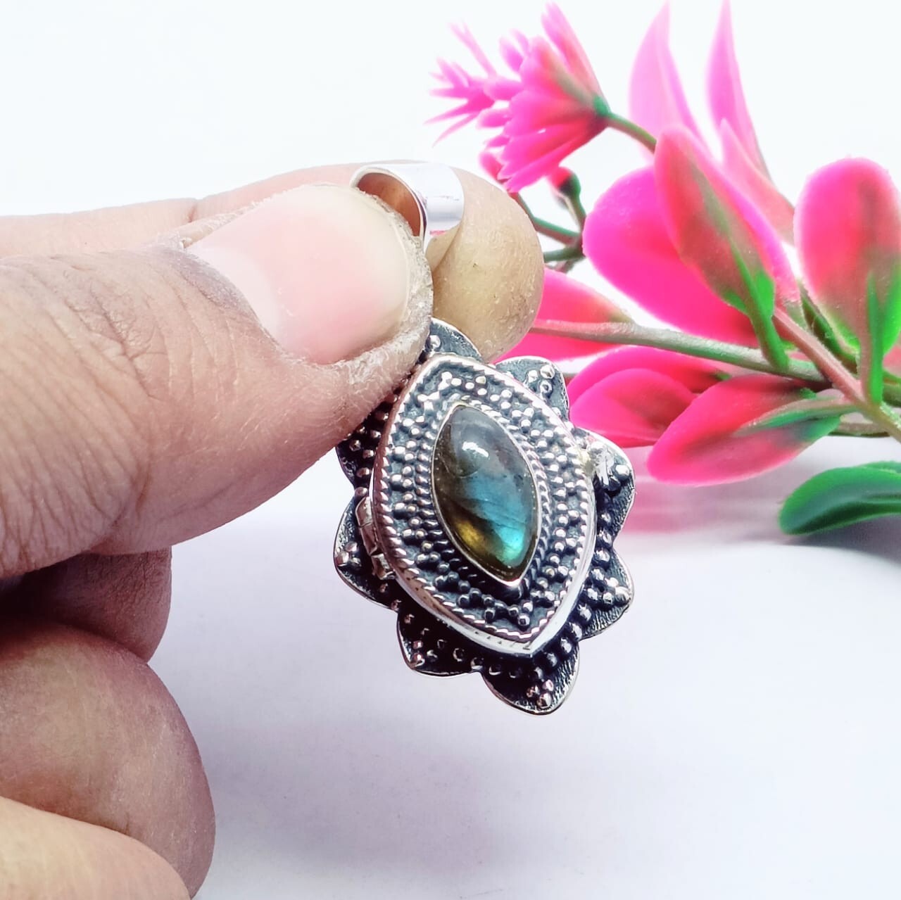 Natural Labradorite Gemstone Handmade Poison Pendant.925 Sterling Silver pendant