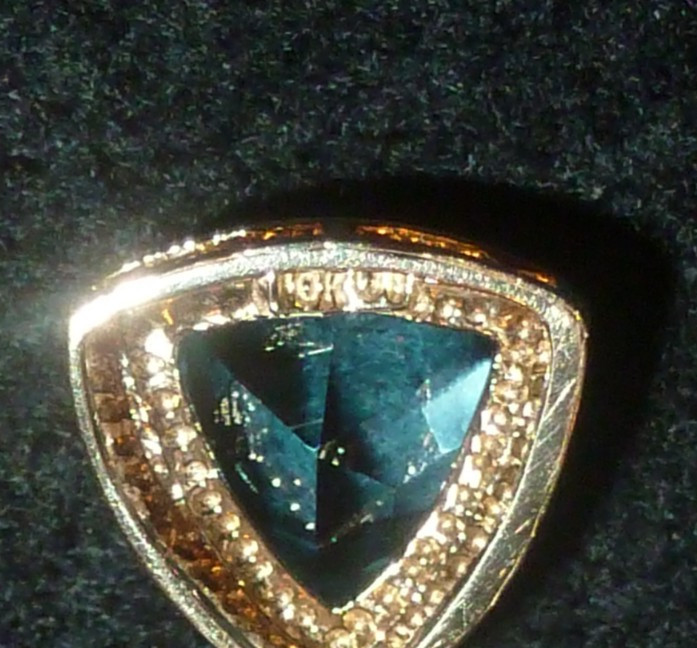 10K SOLID YELLOW GOLD TRILLION-CUT BLUE TOPAZ PENDANT