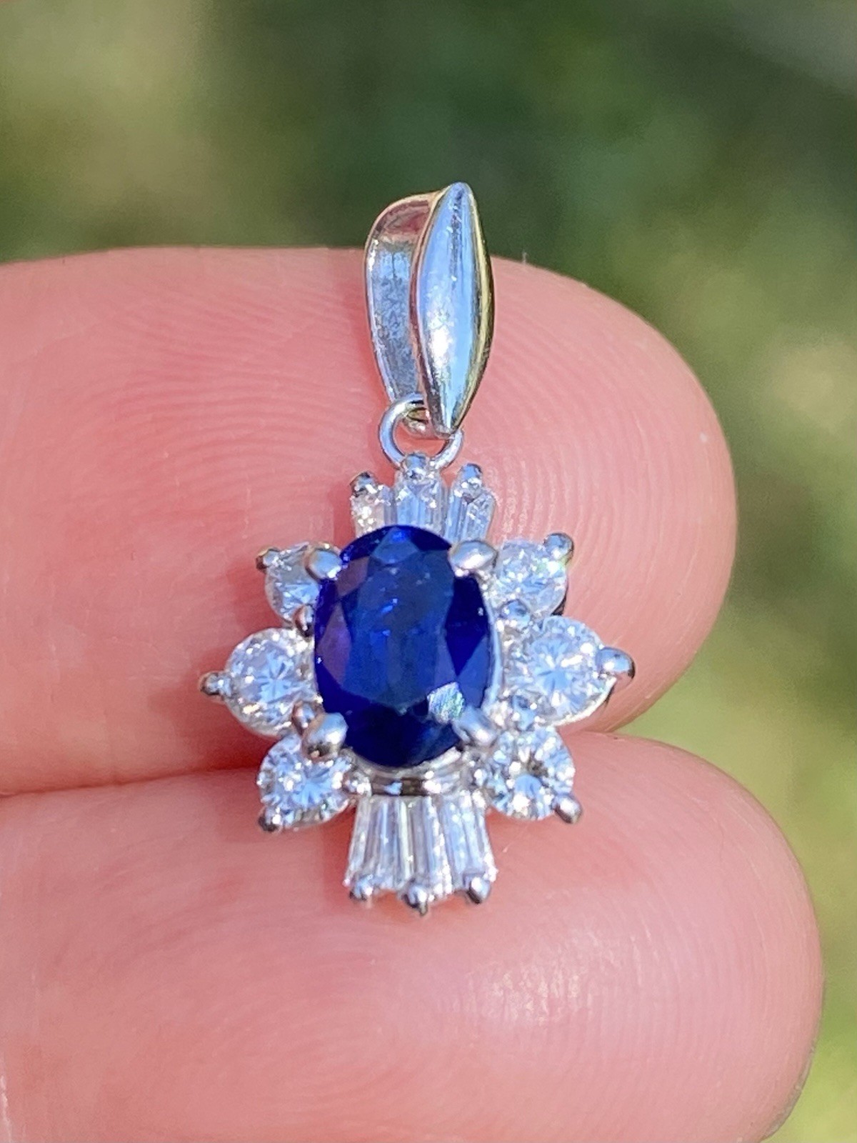 Beautiful 1.16CTW 100% Natural Quality Sapphire & VS Diamond Platinum Pendant
