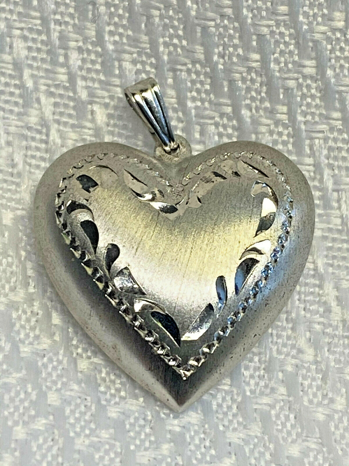 Vtg Beau 2.58 Grams .925 Sterling Silver Puffy Etched Heart Pendant Charm