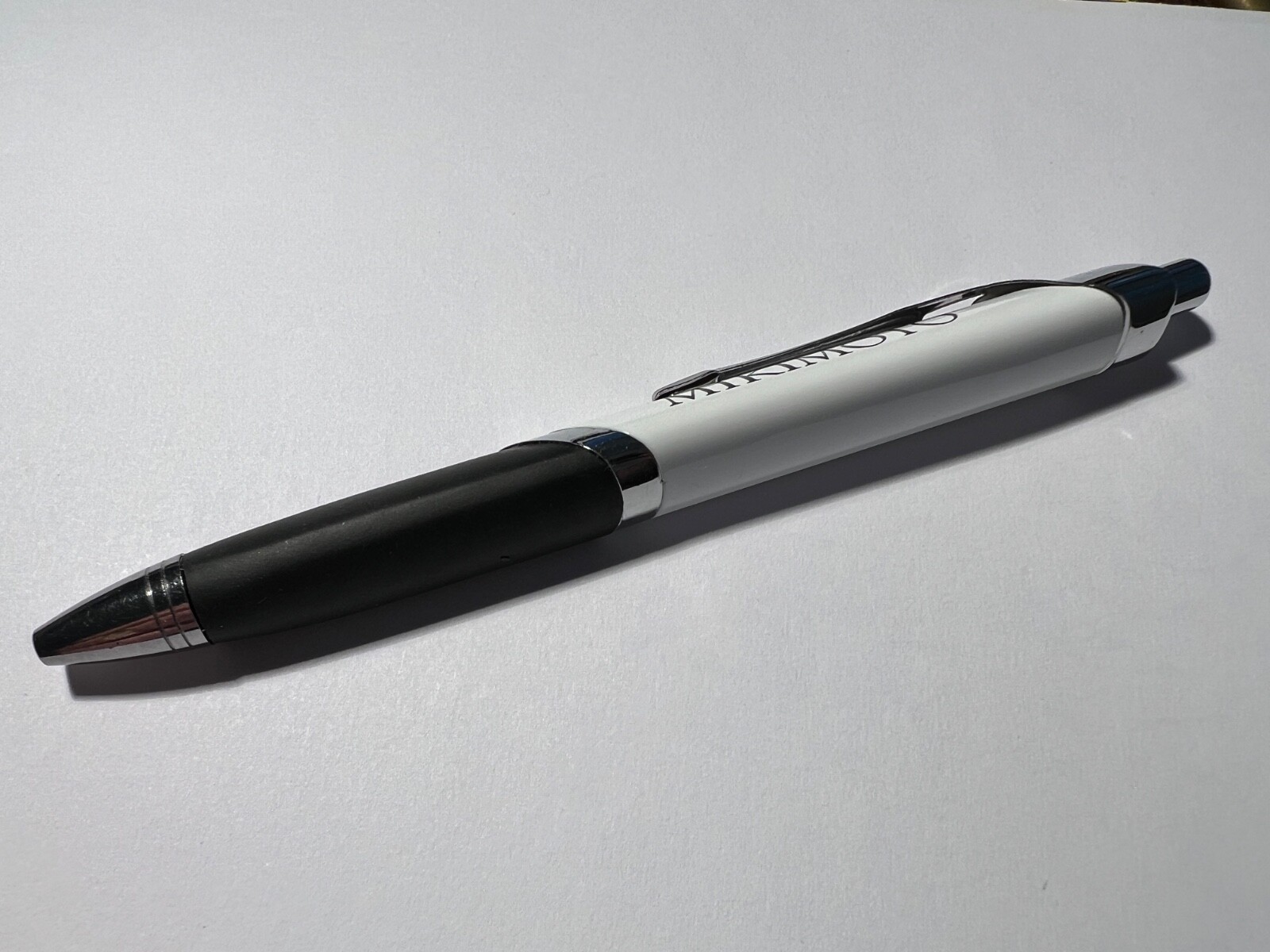 Genuine and Authentic MIKIMOTO White&Black Pen ‘Black South Sea Pearls’ Preowned
