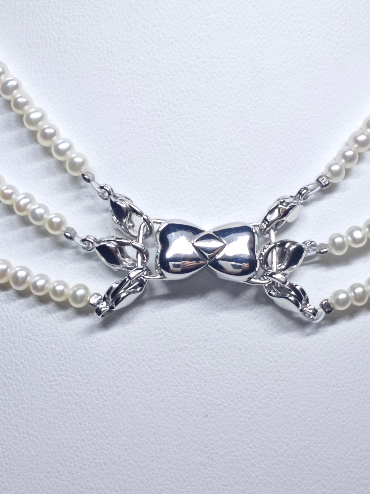 Authentic MIKIMOTO PERLITA Triple Strand Pearl Necklace Japan Top Luster w/Box