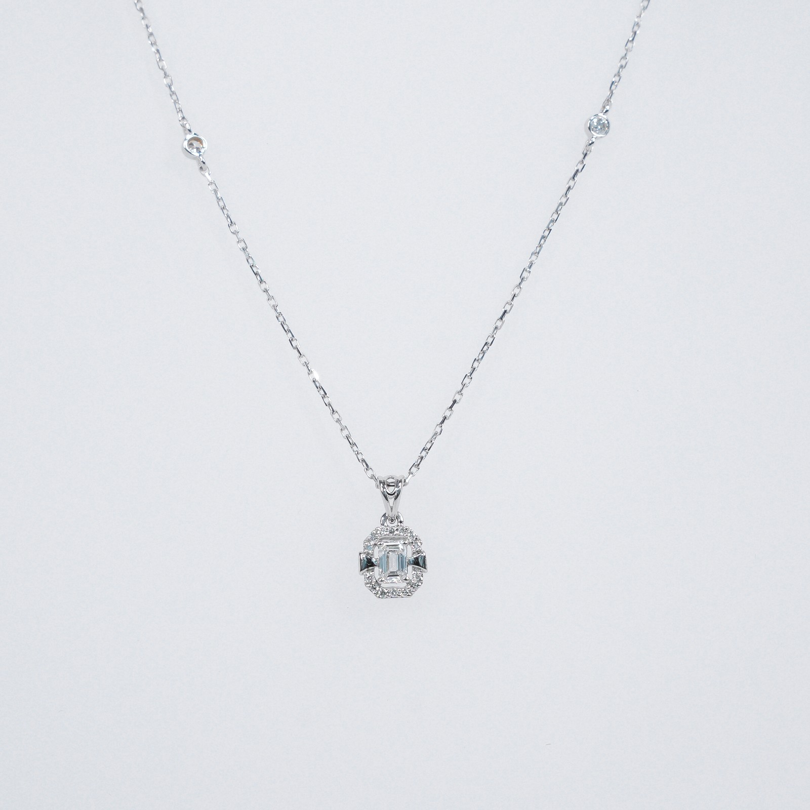 18 KARAT WHITE GOLD NECKLACE | WOMEN | NATURAL DIAMONDS | IGI CERTIFIED