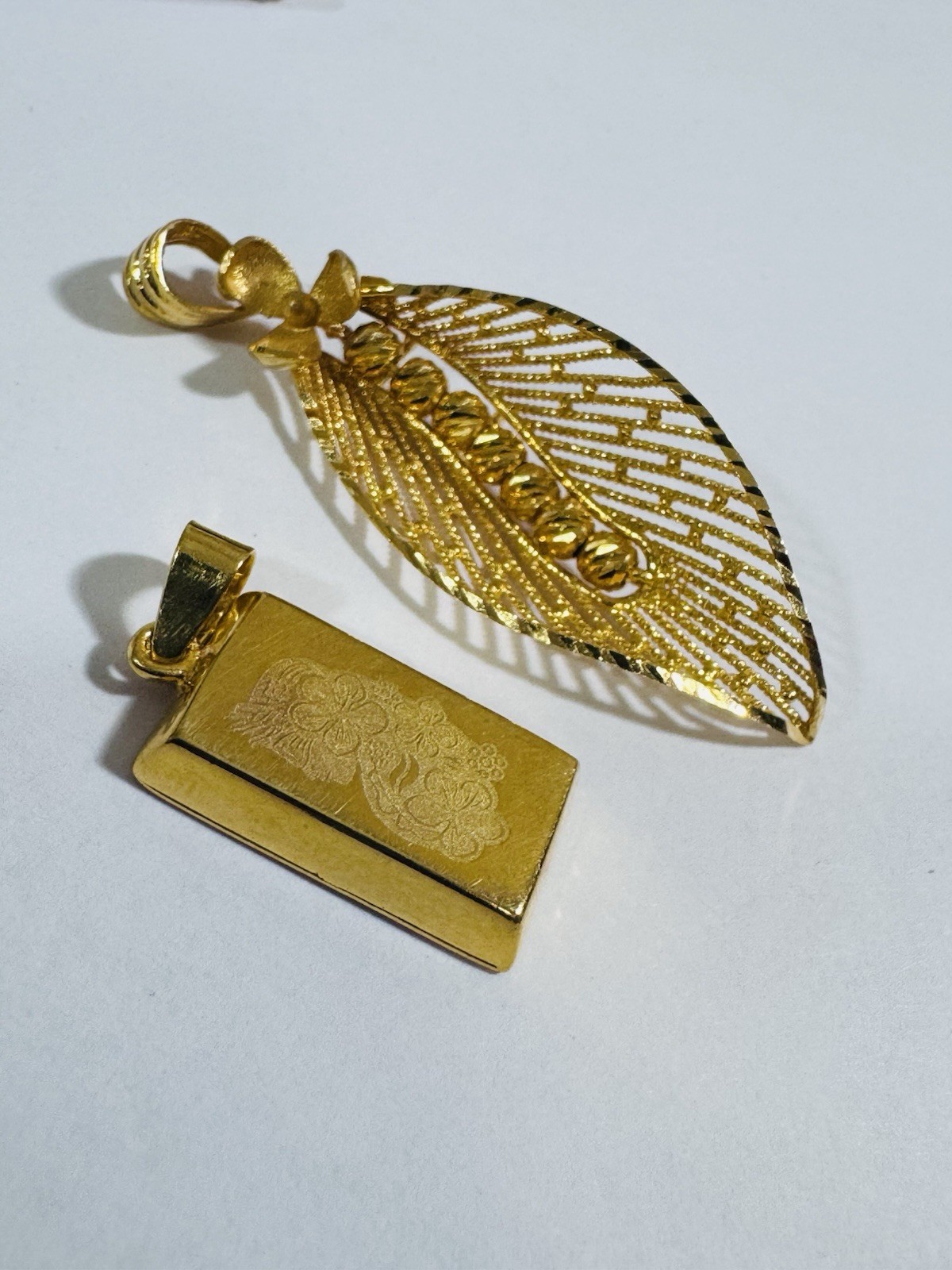 Saudi Dubai Gold 22K Solid 916 Real Gold Two Set (2) Bar/Leaf Pendant 5.85g